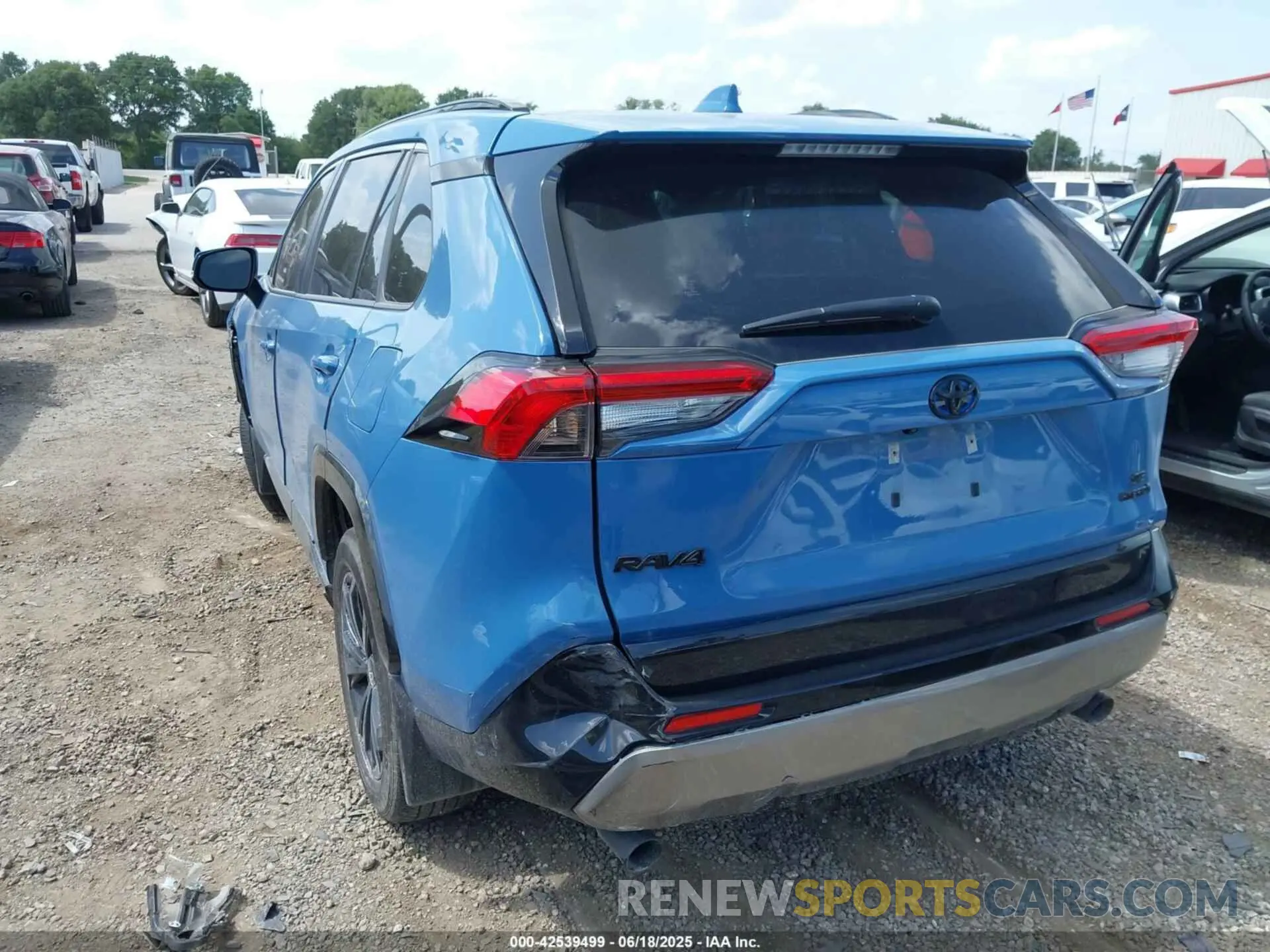 3 Фотография поврежденного автомобиля JTM16RFV6RD566647 TOYOTA RAV4 HYBRID 2024