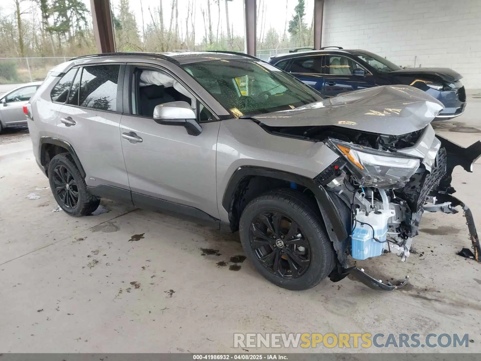 1 Фотография поврежденного автомобиля JTM16RFV9RD125028 TOYOTA RAV4 HYBRID 2024