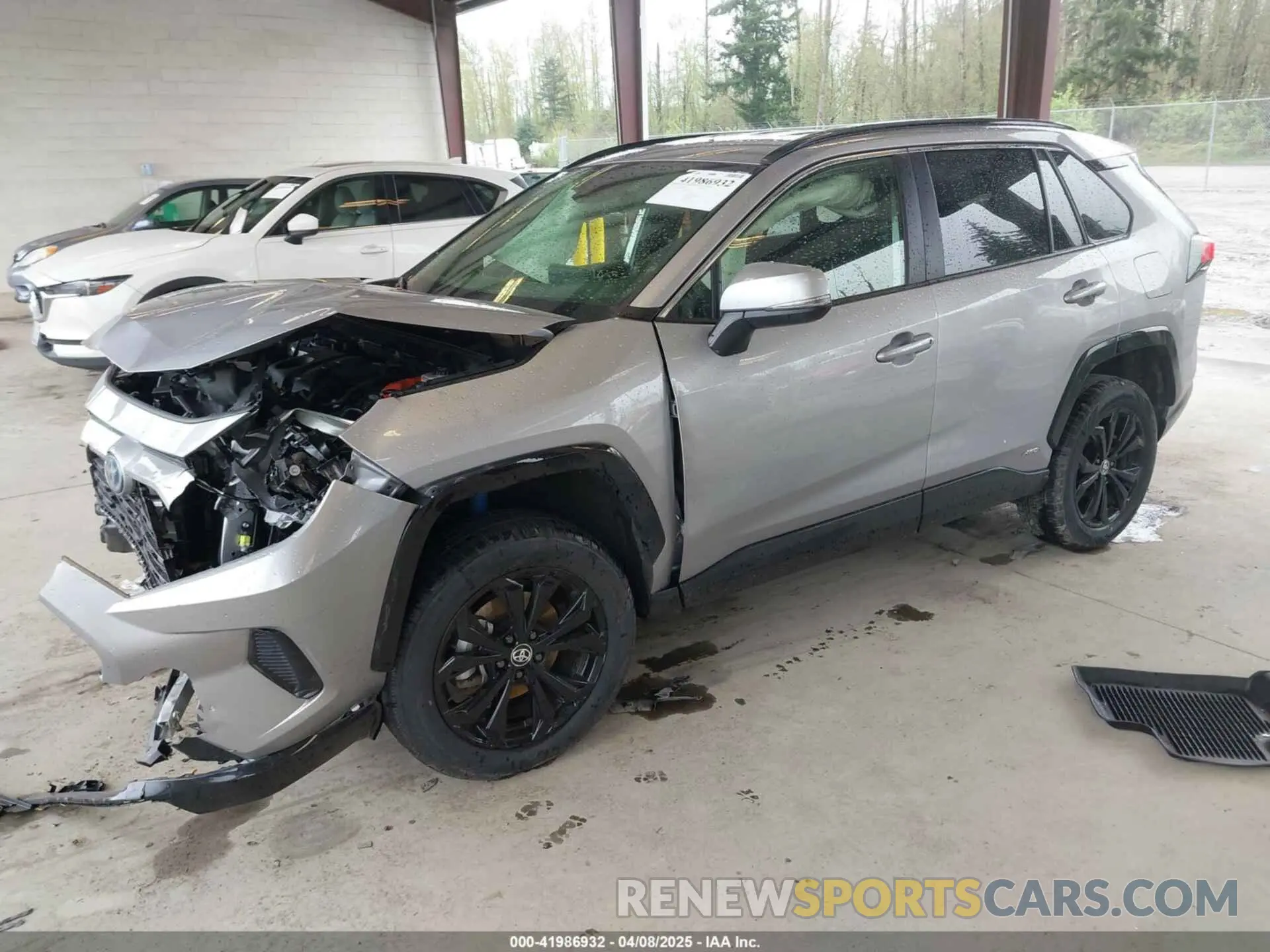 2 Фотография поврежденного автомобиля JTM16RFV9RD125028 TOYOTA RAV4 HYBRID 2024