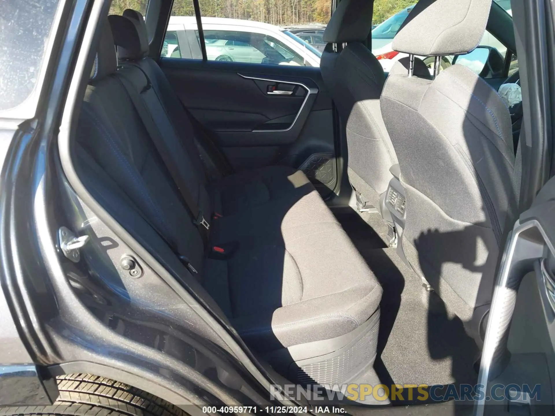 8 Photograph of a damaged car JTM16RFV9RD138555 TOYOTA RAV4 HYBRID 2024