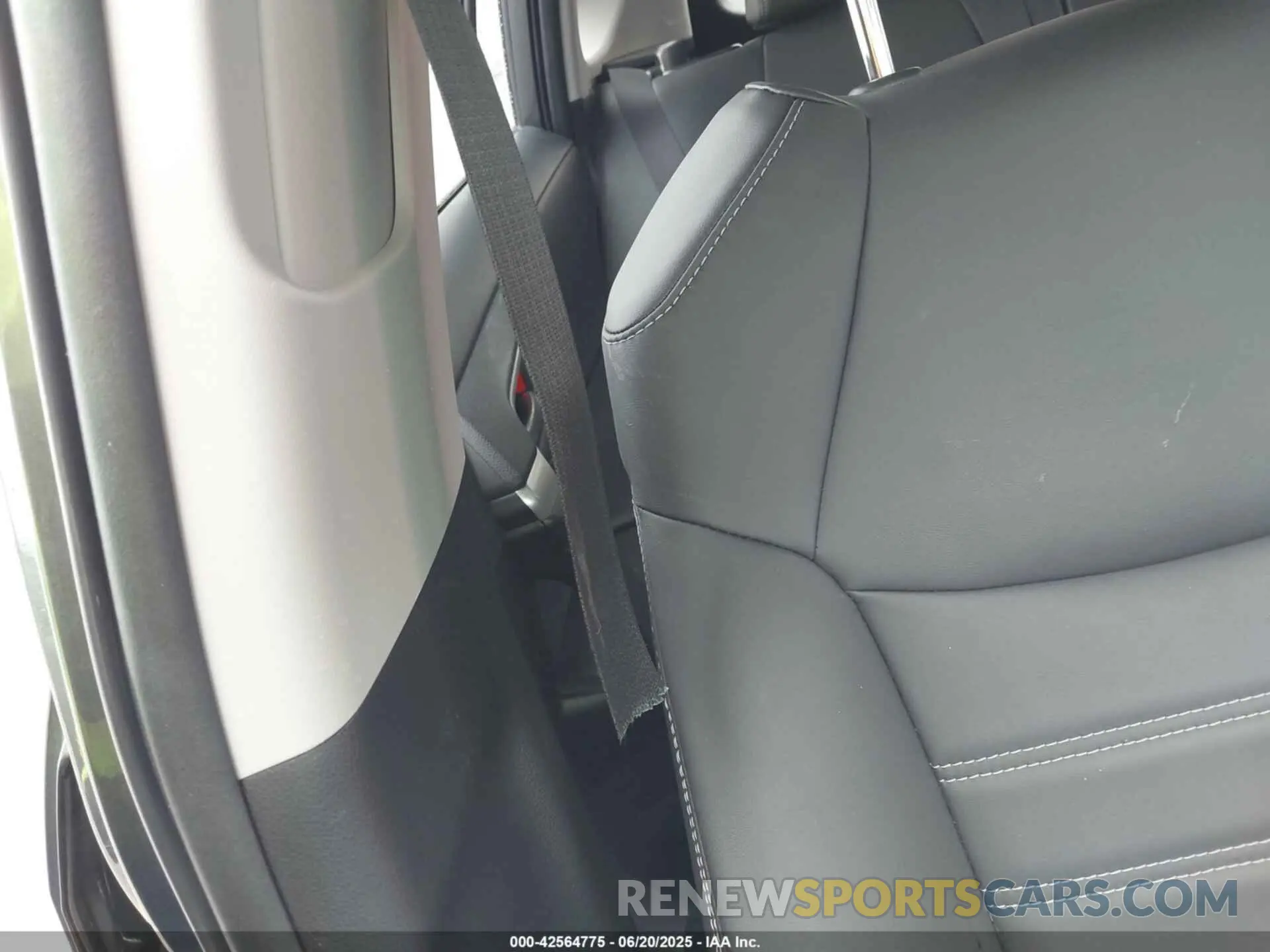 19 Photograph of a damaged car JTMB6RFV0RD127531 TOYOTA RAV4 HYBRID 2024