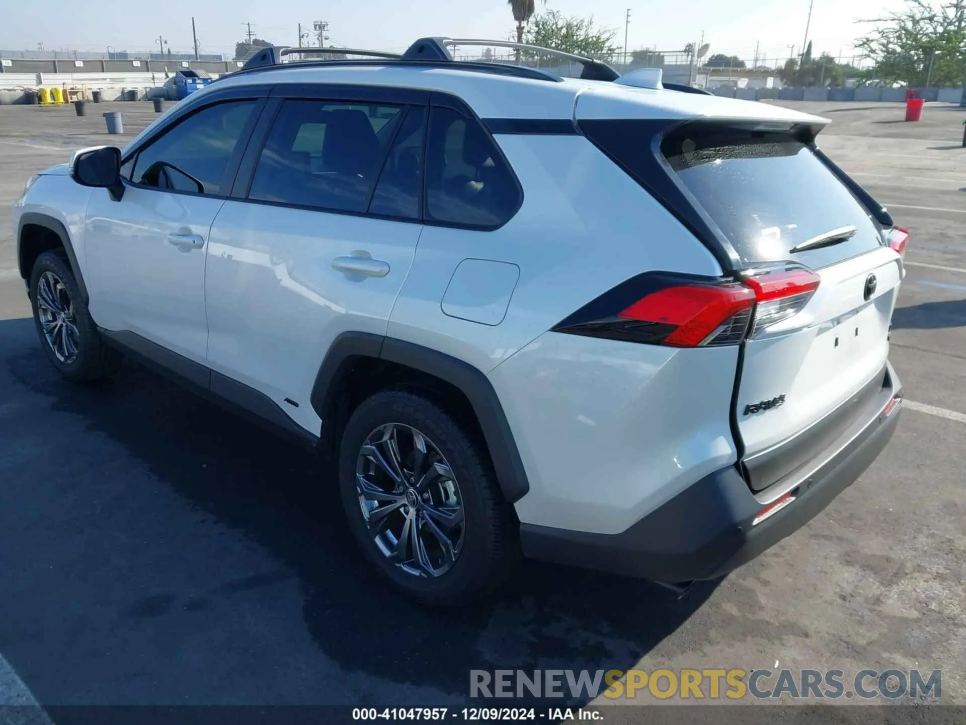 3 Фотография поврежденного автомобиля JTMB6RFV1RD550375 TOYOTA RAV4 HYBRID 2024