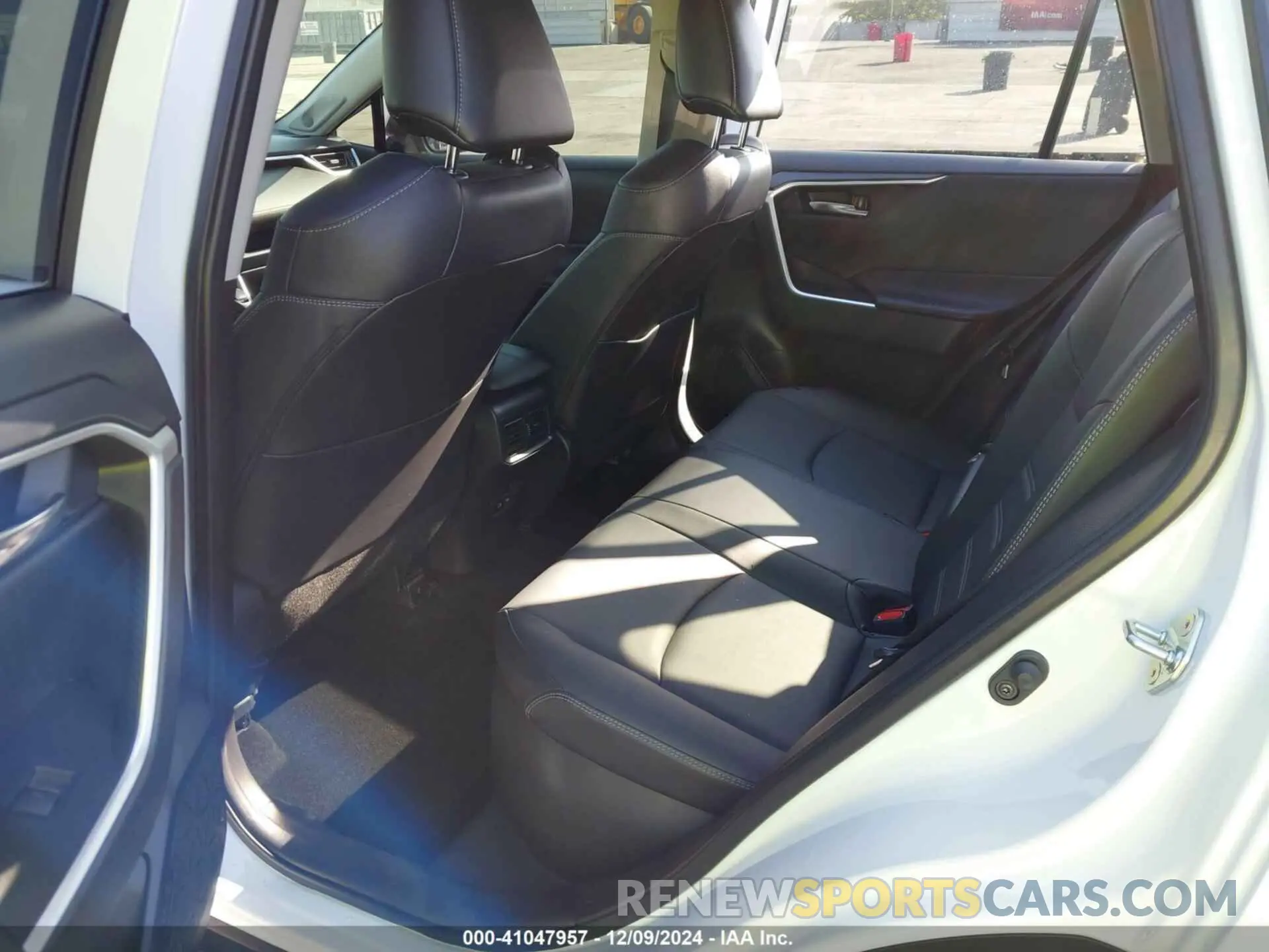 8 Фотография поврежденного автомобиля JTMB6RFV1RD550375 TOYOTA RAV4 HYBRID 2024