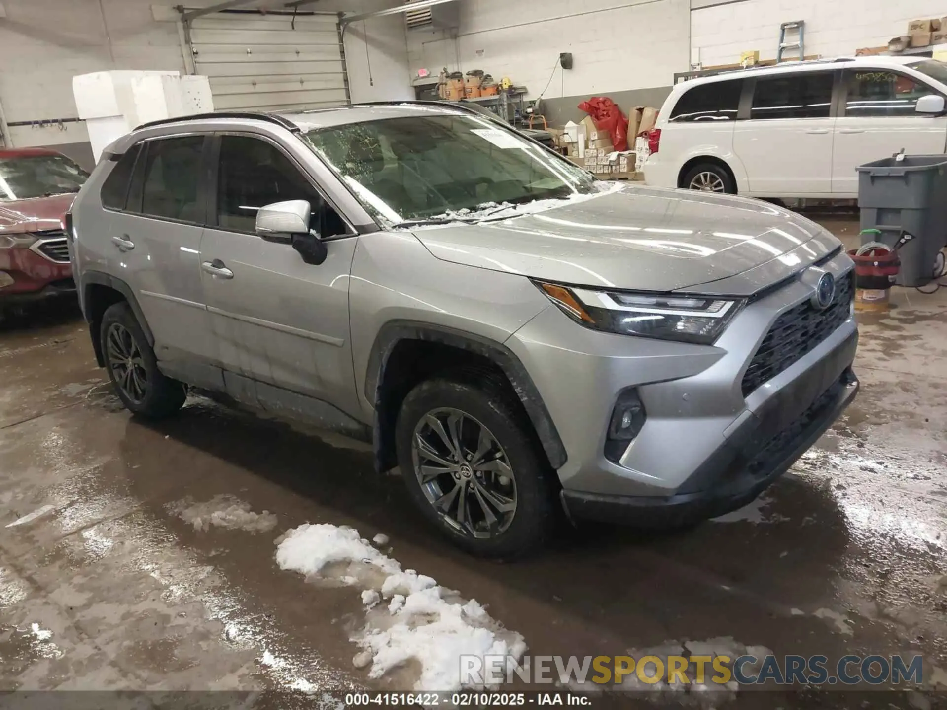 1 Фотография поврежденного автомобиля JTMB6RFV5RD148973 TOYOTA RAV4 HYBRID 2024