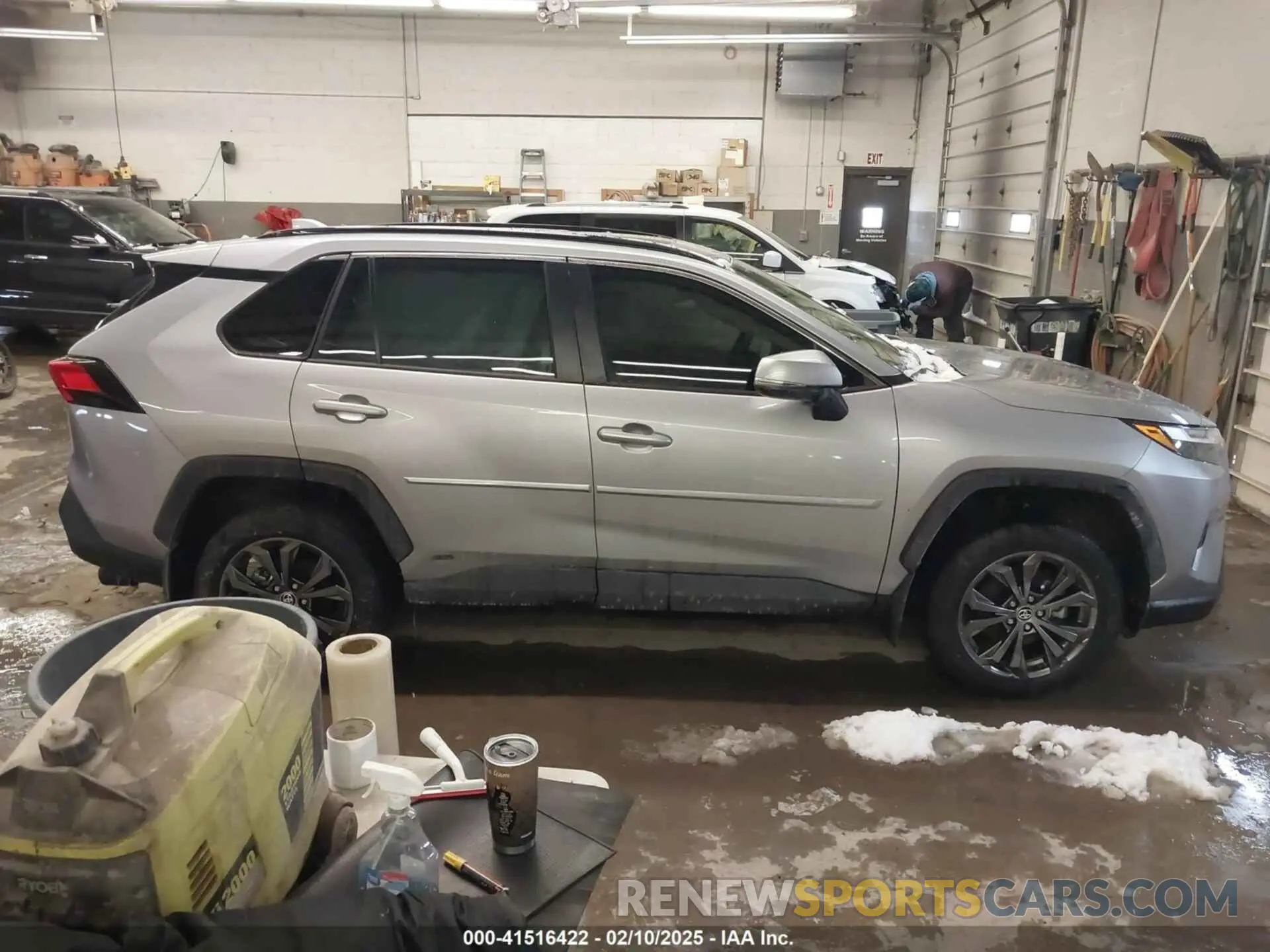 13 Фотография поврежденного автомобиля JTMB6RFV5RD148973 TOYOTA RAV4 HYBRID 2024