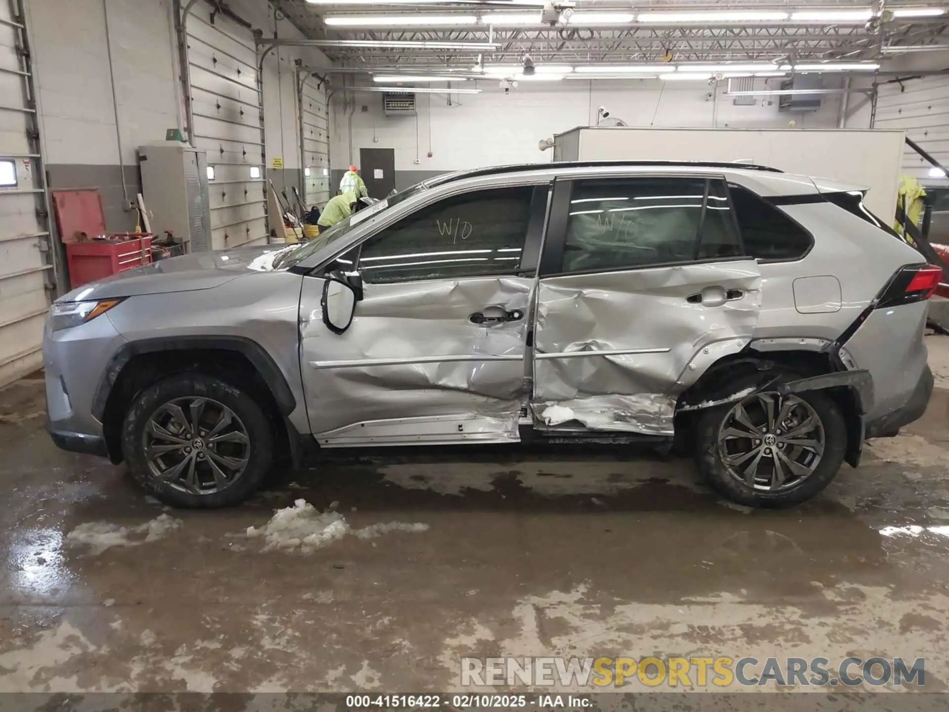 14 Фотография поврежденного автомобиля JTMB6RFV5RD148973 TOYOTA RAV4 HYBRID 2024