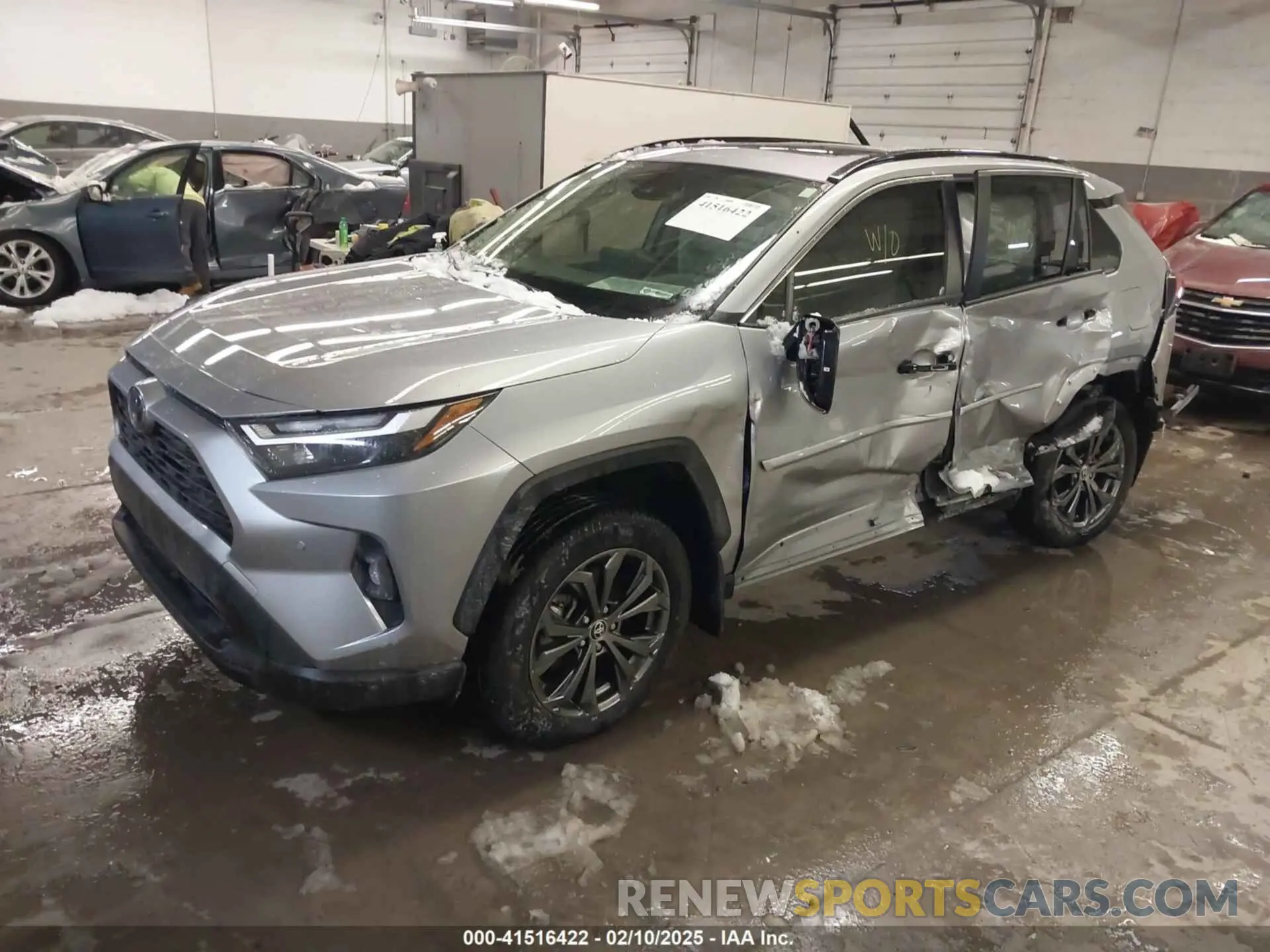 2 Фотография поврежденного автомобиля JTMB6RFV5RD148973 TOYOTA RAV4 HYBRID 2024