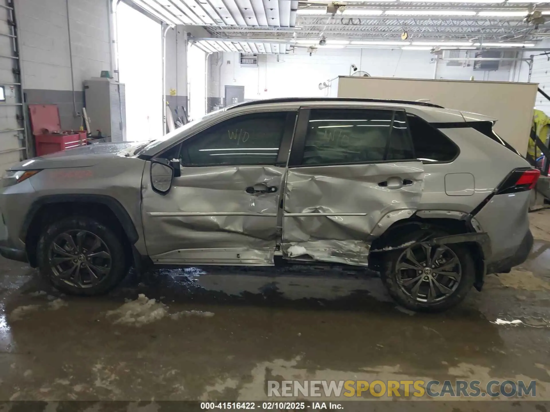6 Фотография поврежденного автомобиля JTMB6RFV5RD148973 TOYOTA RAV4 HYBRID 2024