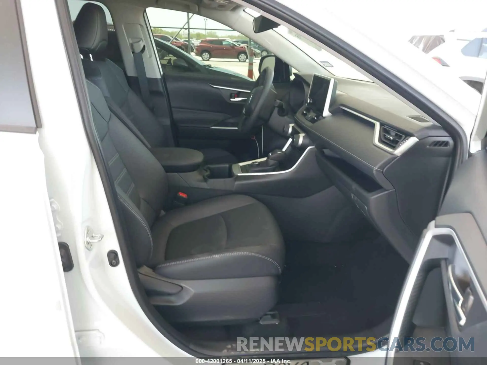 5 Фотография поврежденного автомобиля JTMB6RFV7RJ061562 TOYOTA RAV4 HYBRID 2024