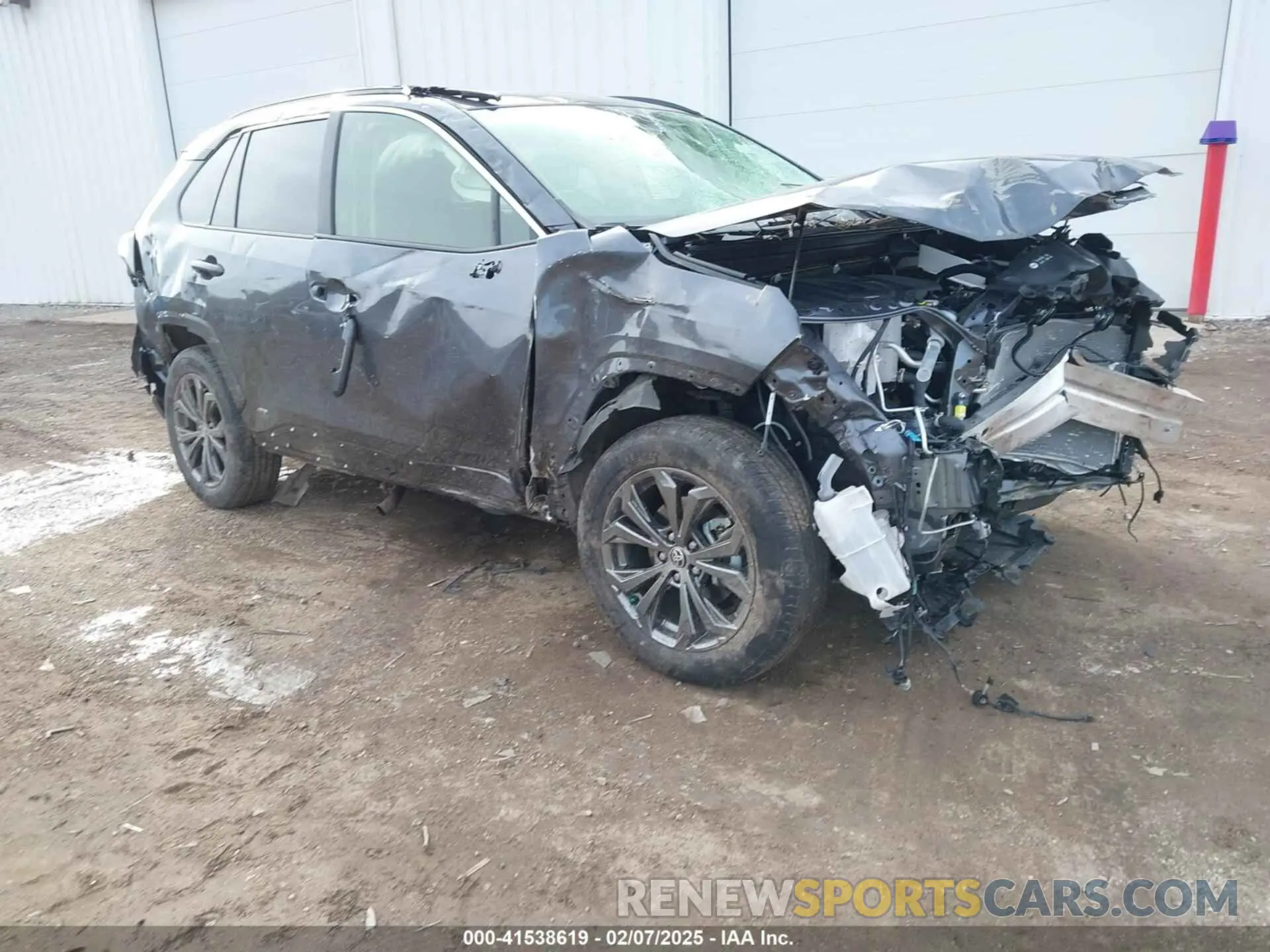 1 Фотография поврежденного автомобиля JTMB6RFV8RD151477 TOYOTA RAV4 HYBRID 2024