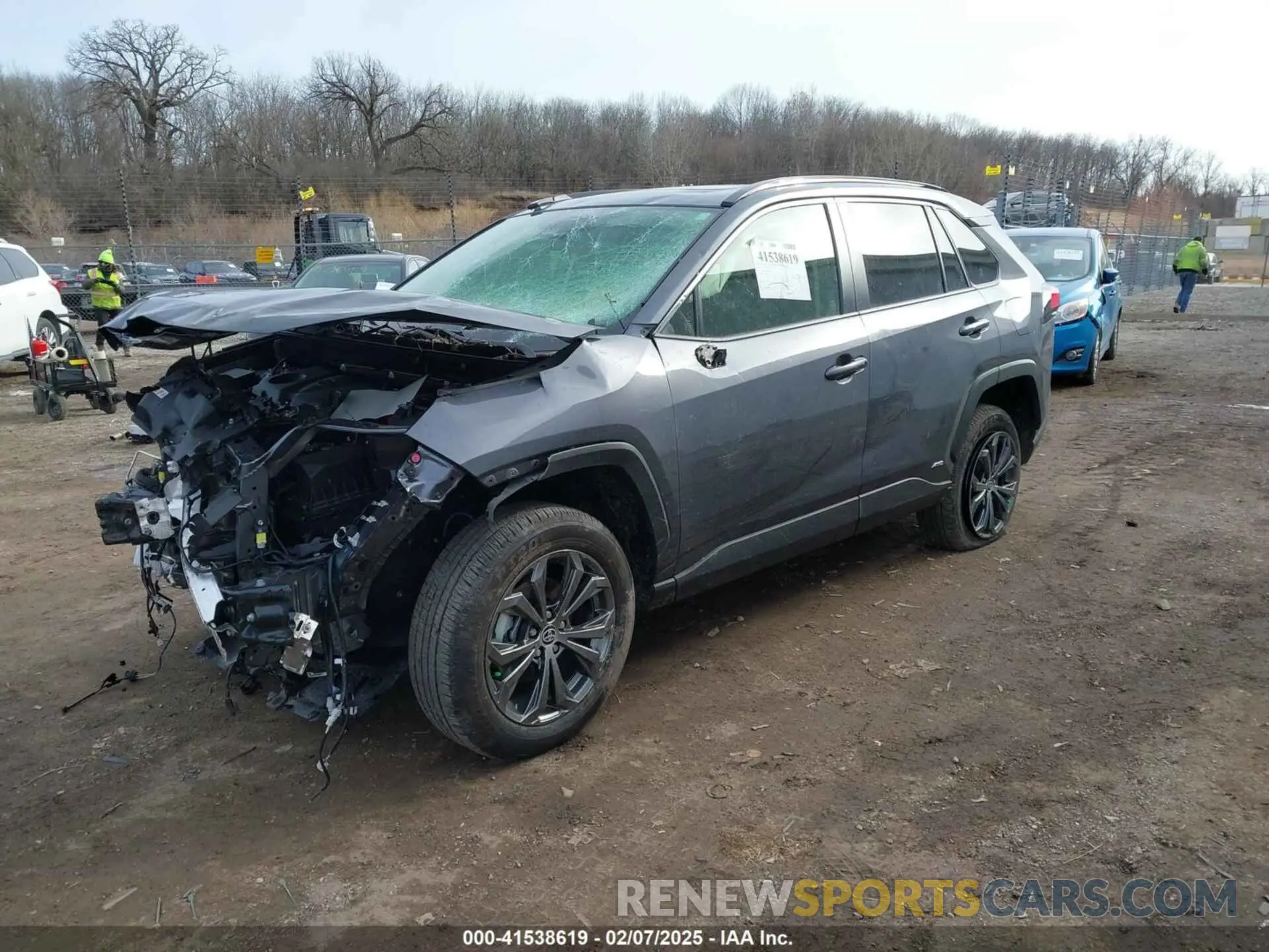 2 Фотография поврежденного автомобиля JTMB6RFV8RD151477 TOYOTA RAV4 HYBRID 2024