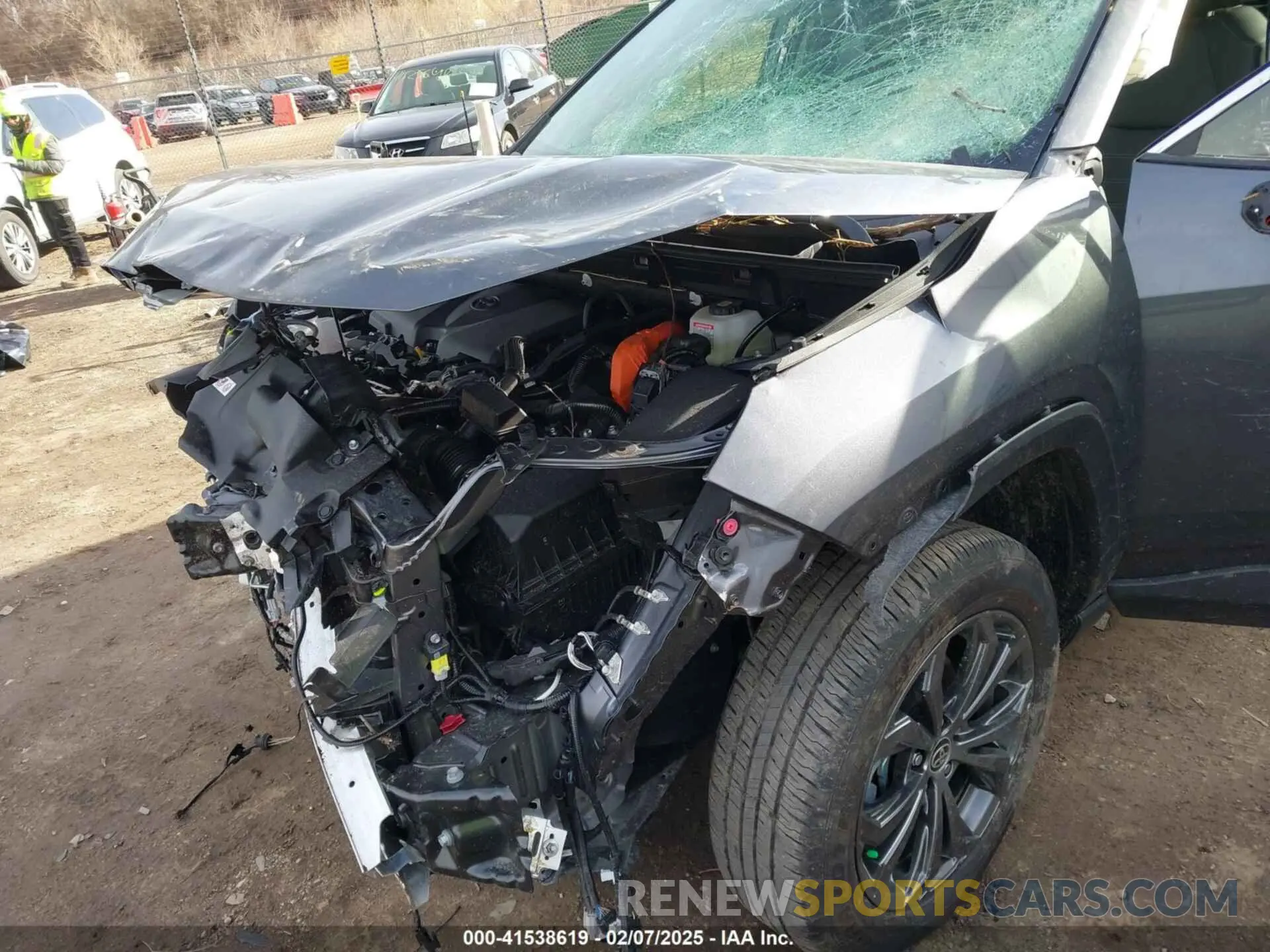6 Фотография поврежденного автомобиля JTMB6RFV8RD151477 TOYOTA RAV4 HYBRID 2024