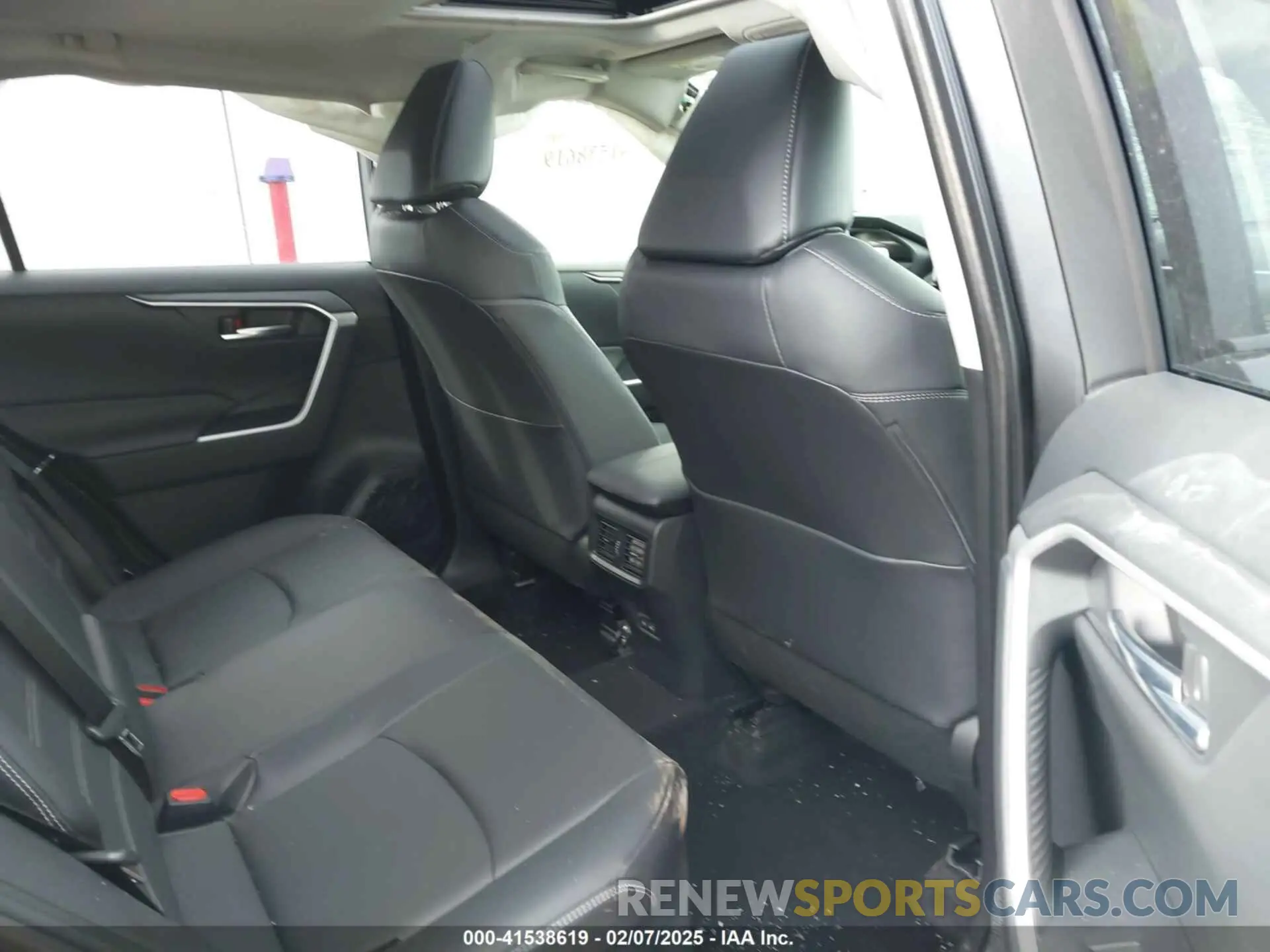 8 Фотография поврежденного автомобиля JTMB6RFV8RD151477 TOYOTA RAV4 HYBRID 2024