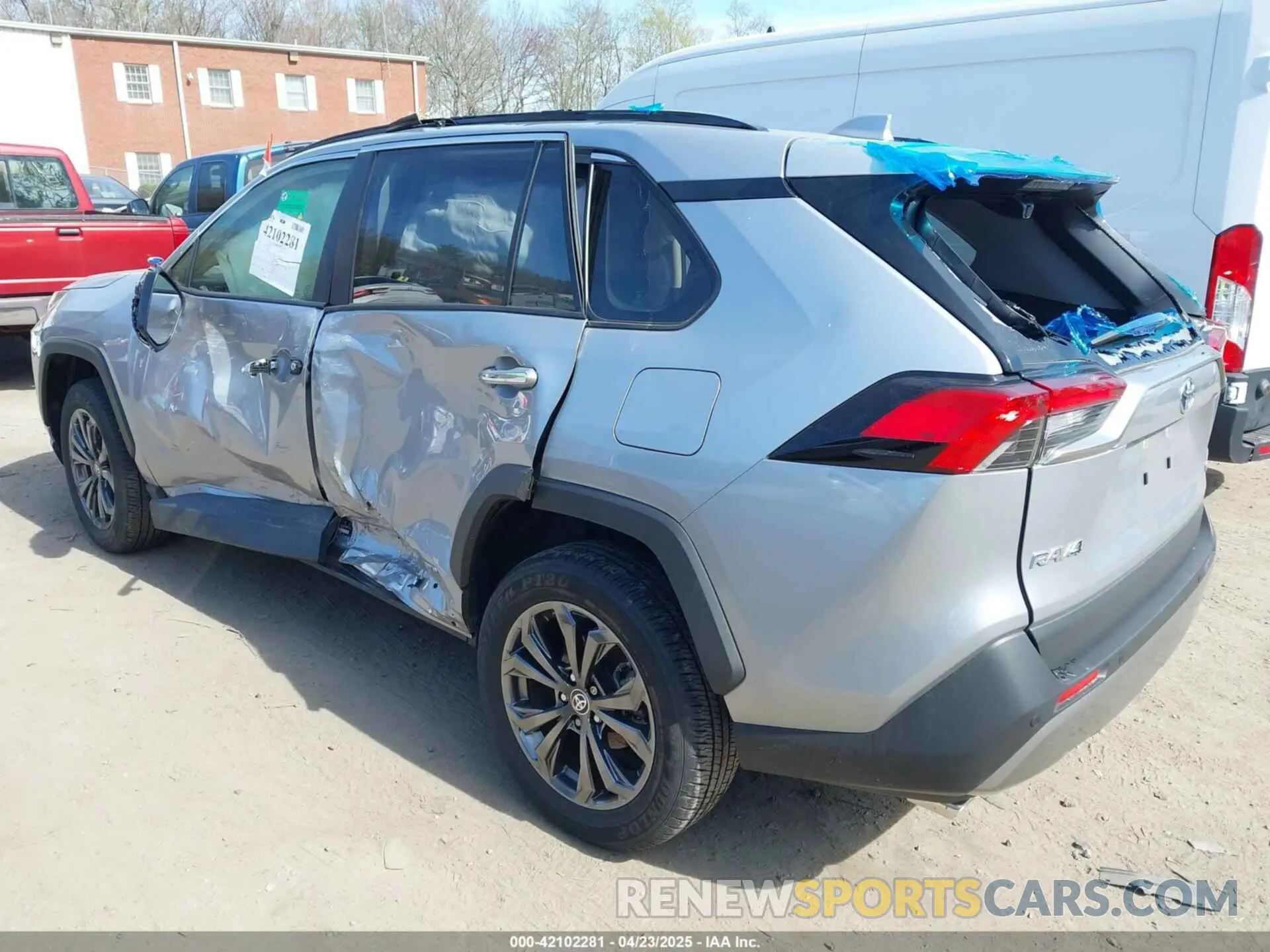 3 Фотография поврежденного автомобиля JTMD6RFV6RD124724 TOYOTA RAV4 HYBRID 2024