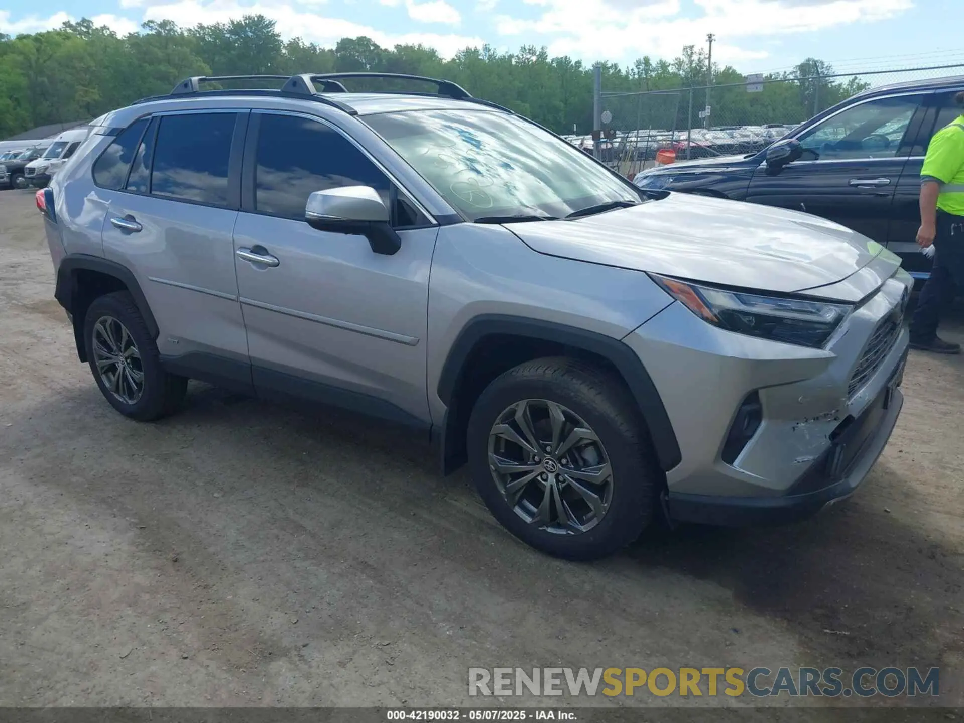 1 Фотография поврежденного автомобиля JTMD6RFV6RD128627 TOYOTA RAV4 HYBRID 2024