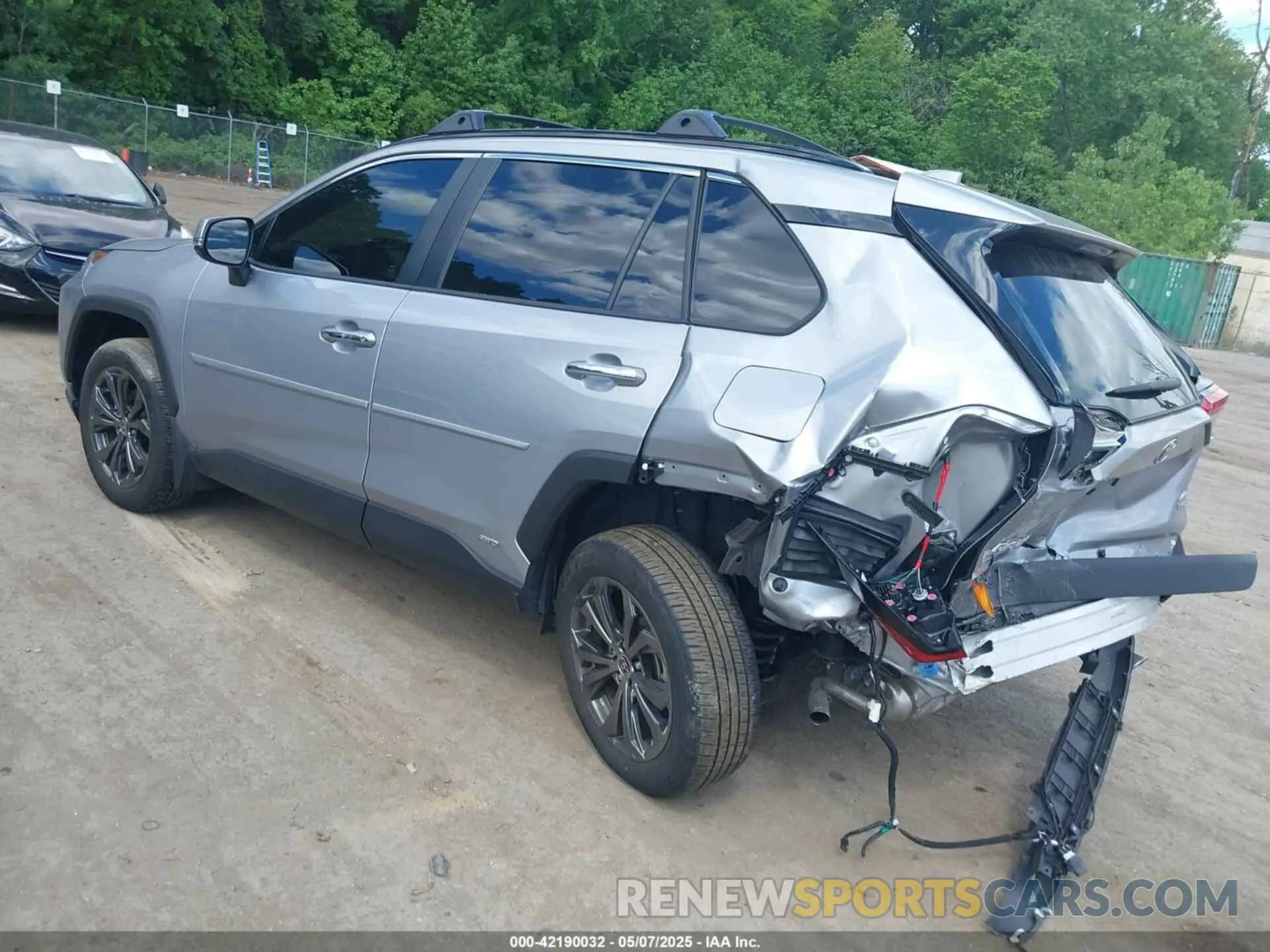 3 Фотография поврежденного автомобиля JTMD6RFV6RD128627 TOYOTA RAV4 HYBRID 2024