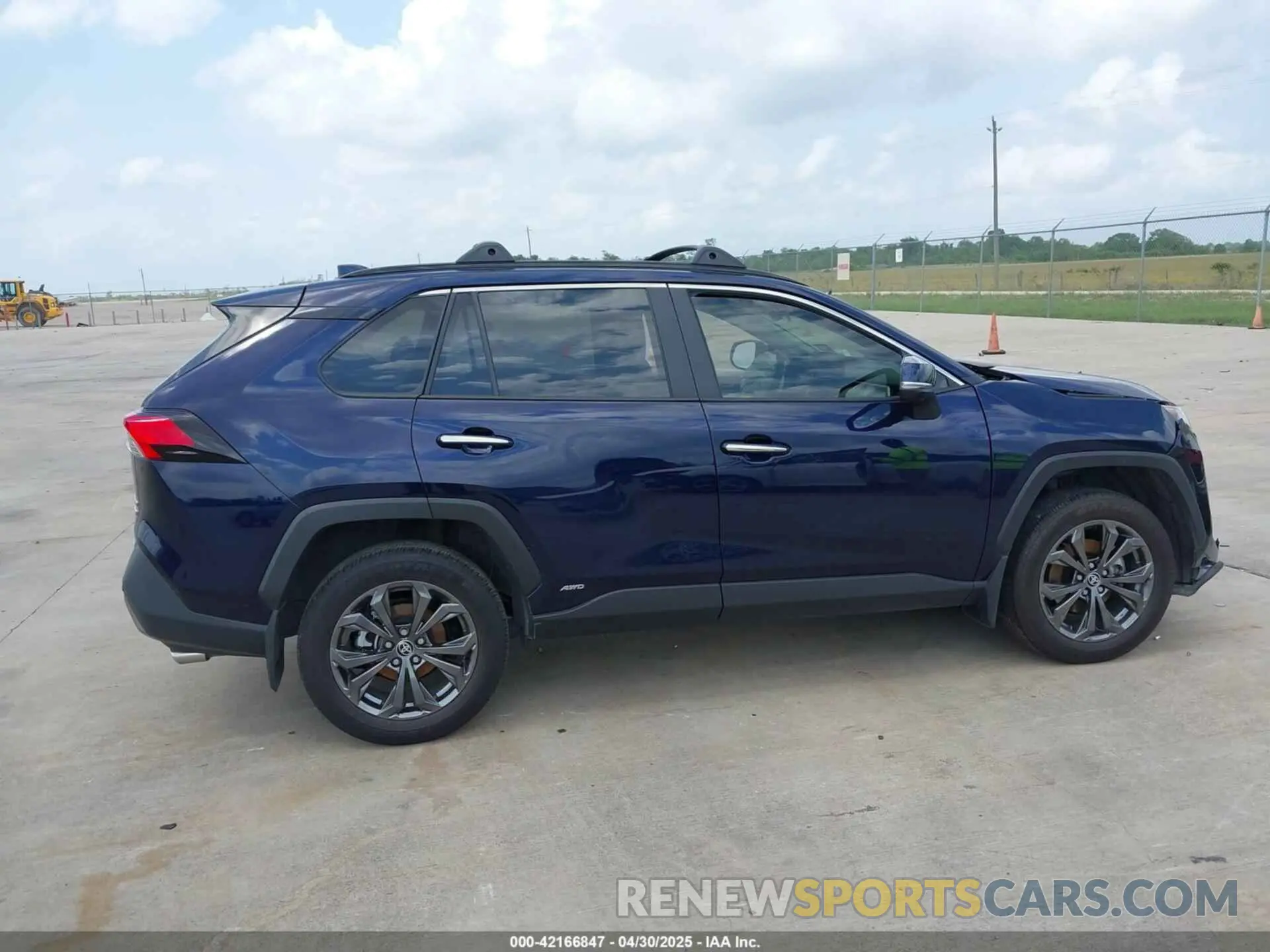 13 Фотография поврежденного автомобиля JTMD6RFV9RD128301 TOYOTA RAV4 HYBRID 2024