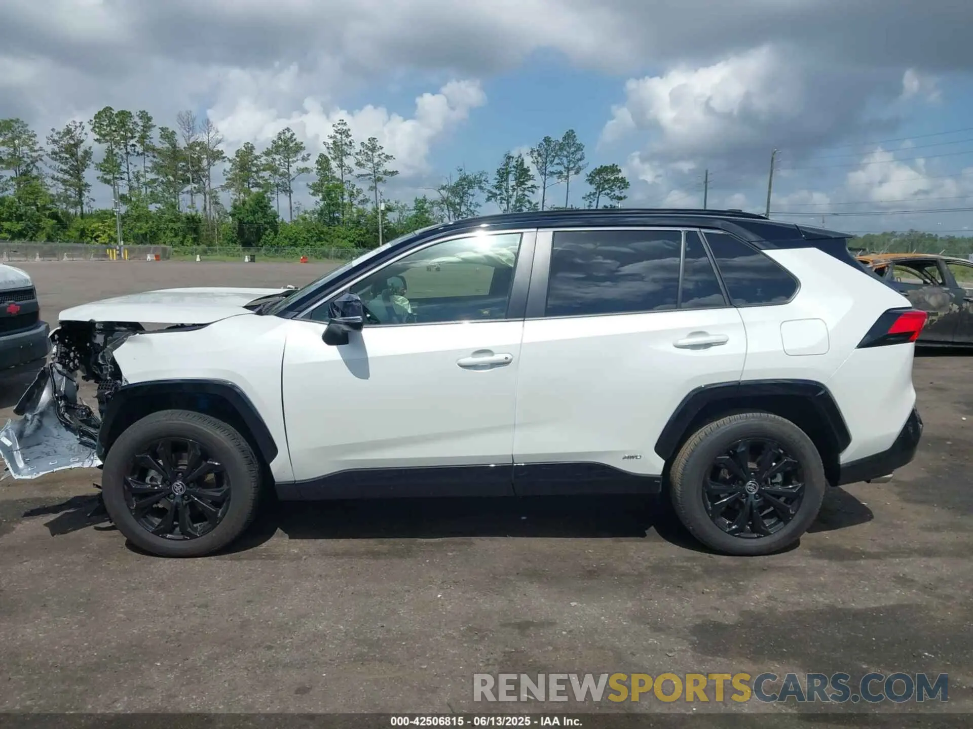 15 Photograph of a damaged car JTME6RFV0RD563096 TOYOTA RAV4 HYBRID 2024