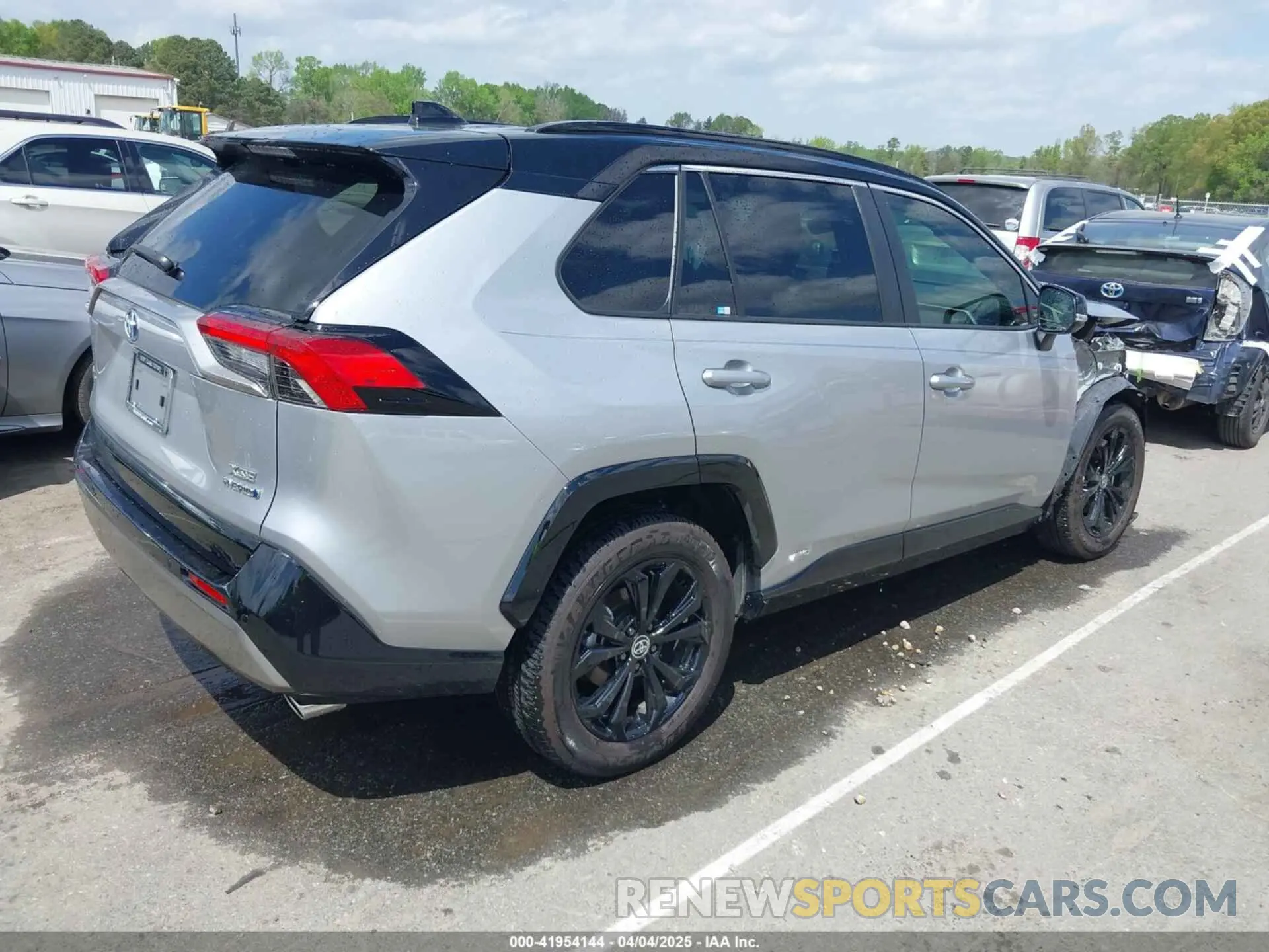 4 Photograph of a damaged car JTME6RFV3RJ052080 TOYOTA RAV4 HYBRID 2024