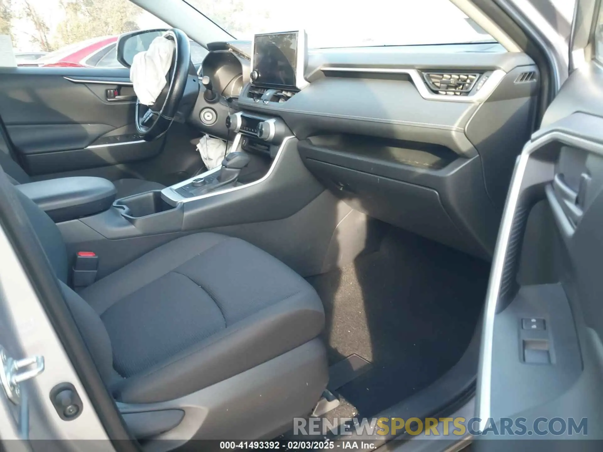5 Photograph of a damaged car JTMMWRFV5RD261475 TOYOTA RAV4 HYBRID 2024