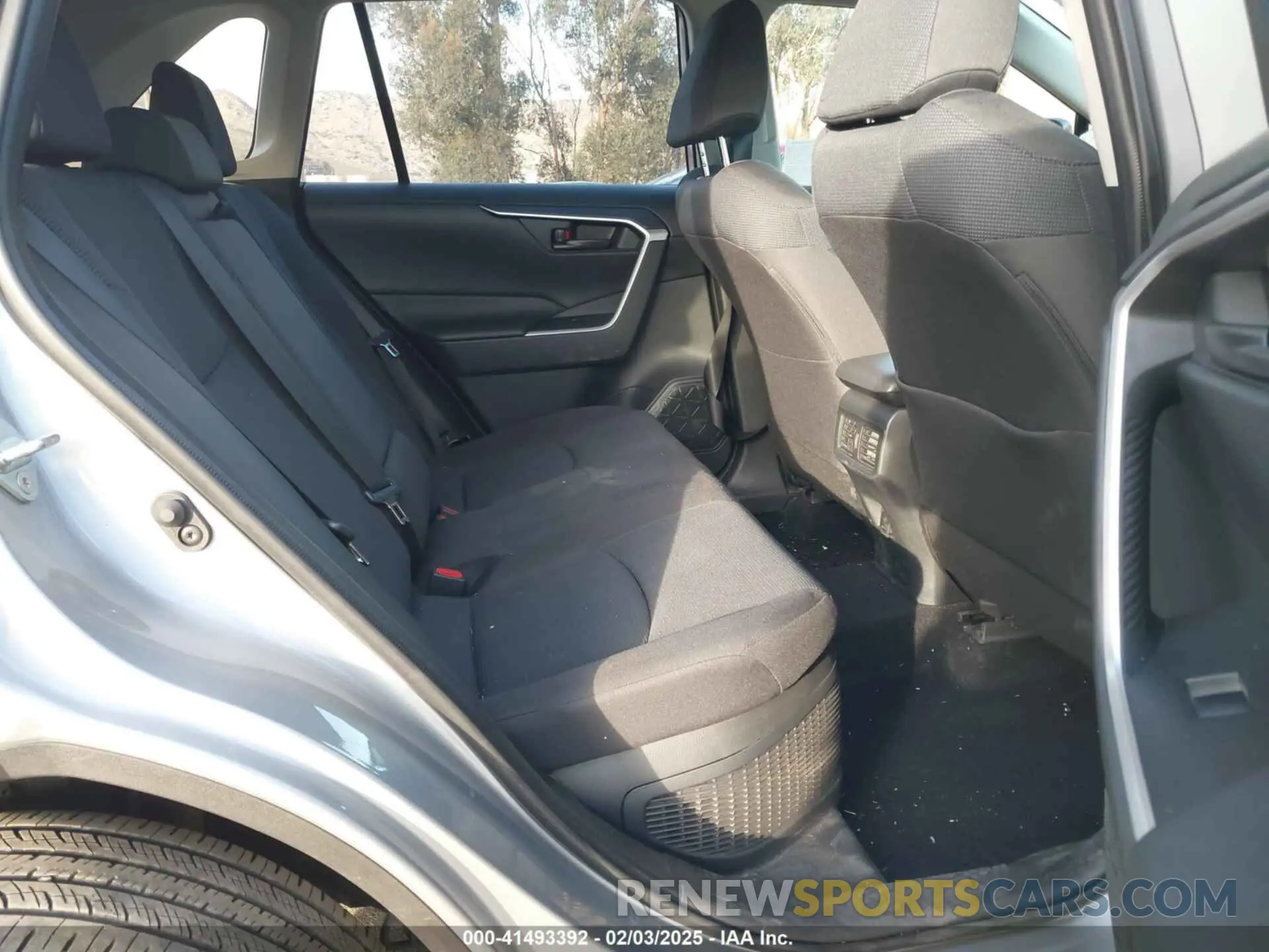 8 Photograph of a damaged car JTMMWRFV5RD261475 TOYOTA RAV4 HYBRID 2024