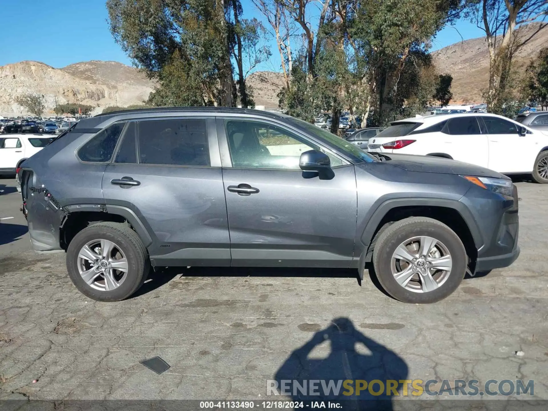 14 Фотография поврежденного автомобиля JTMMWRFV9RD215938 TOYOTA RAV4 HYBRID 2024