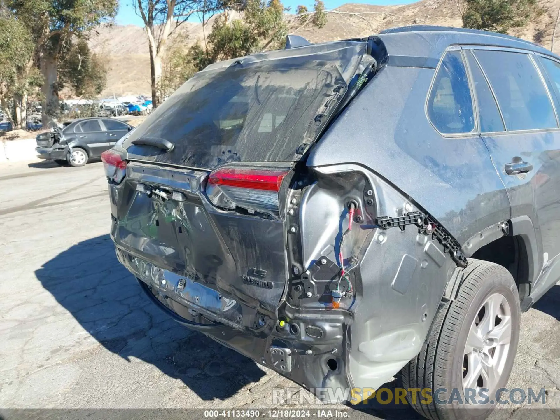 18 Фотография поврежденного автомобиля JTMMWRFV9RD215938 TOYOTA RAV4 HYBRID 2024