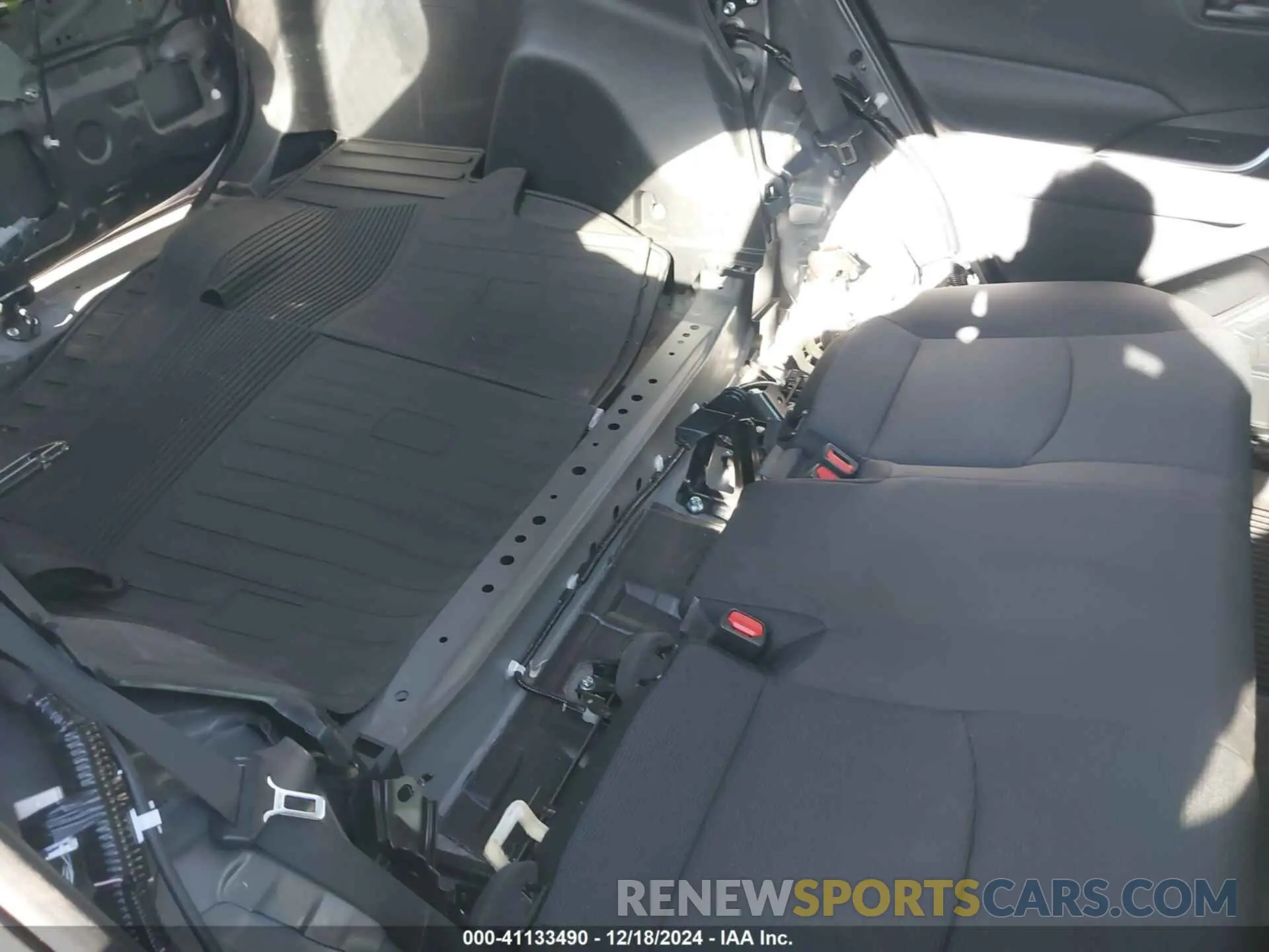 19 Фотография поврежденного автомобиля JTMMWRFV9RD215938 TOYOTA RAV4 HYBRID 2024