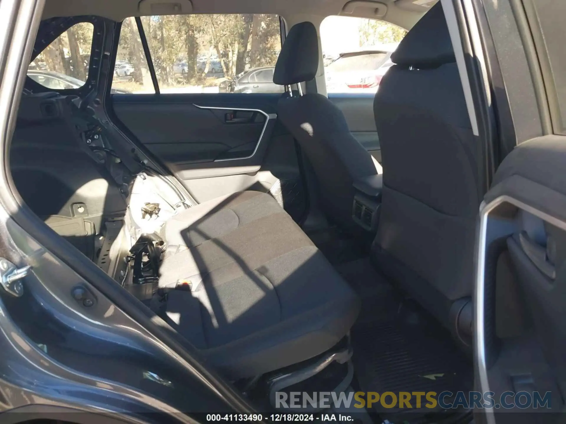 8 Фотография поврежденного автомобиля JTMMWRFV9RD215938 TOYOTA RAV4 HYBRID 2024