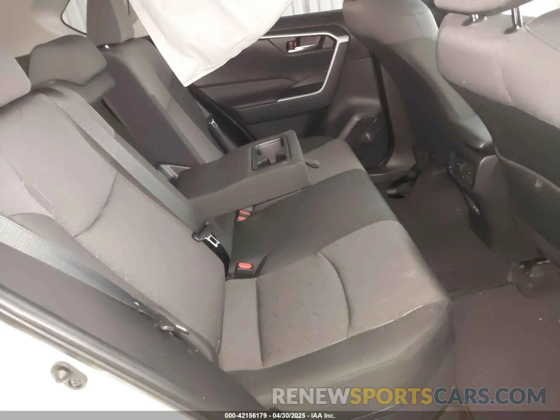 8 Фотография поврежденного автомобиля JTMRWRFV1RD232447 TOYOTA RAV4 HYBRID 2024