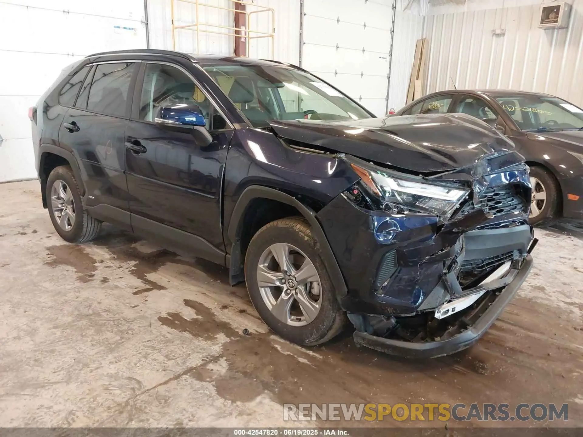 1 Фотография поврежденного автомобиля JTMRWRFV2RJ060270 TOYOTA RAV4 HYBRID 2024