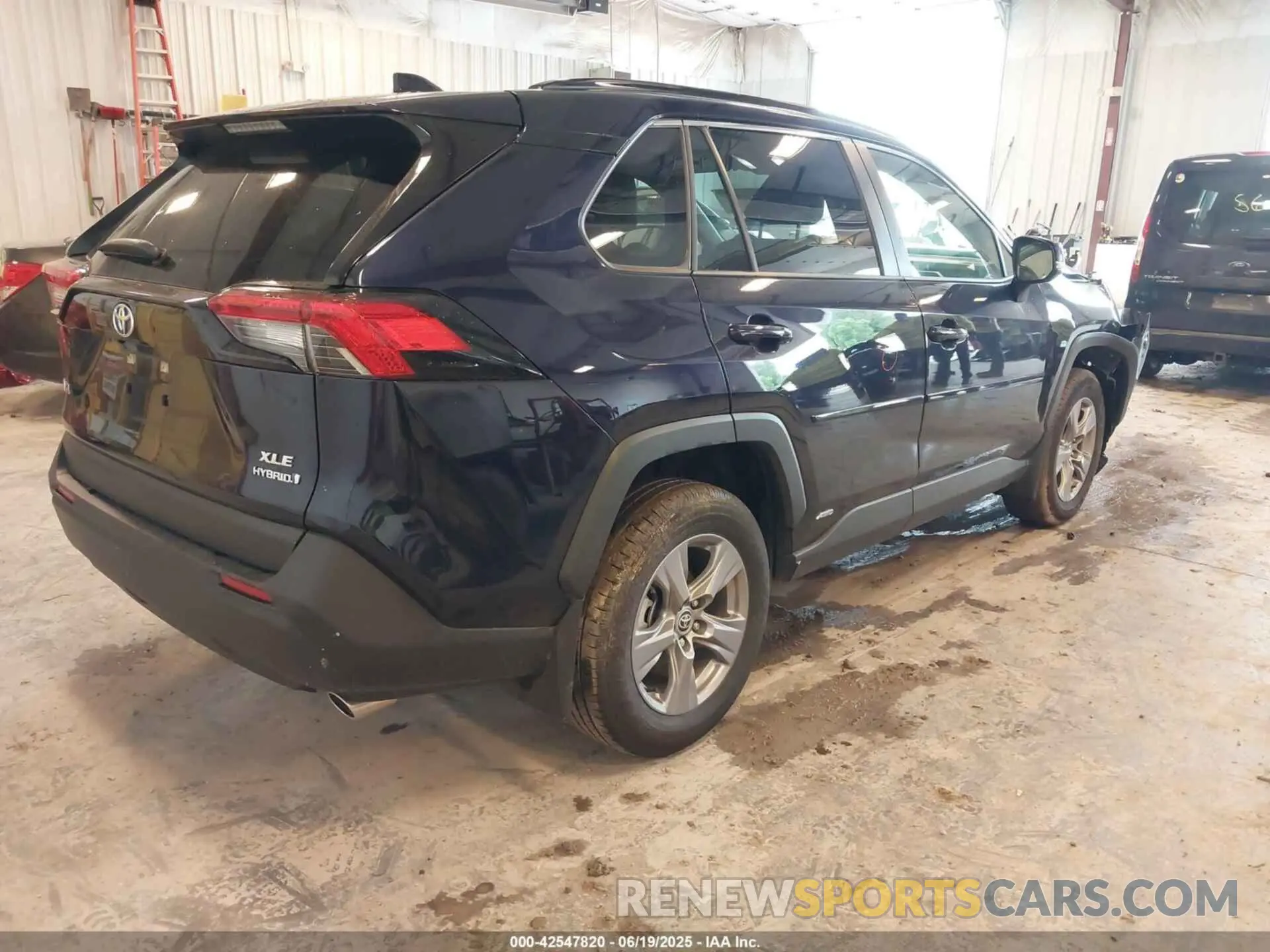 4 Фотография поврежденного автомобиля JTMRWRFV2RJ060270 TOYOTA RAV4 HYBRID 2024