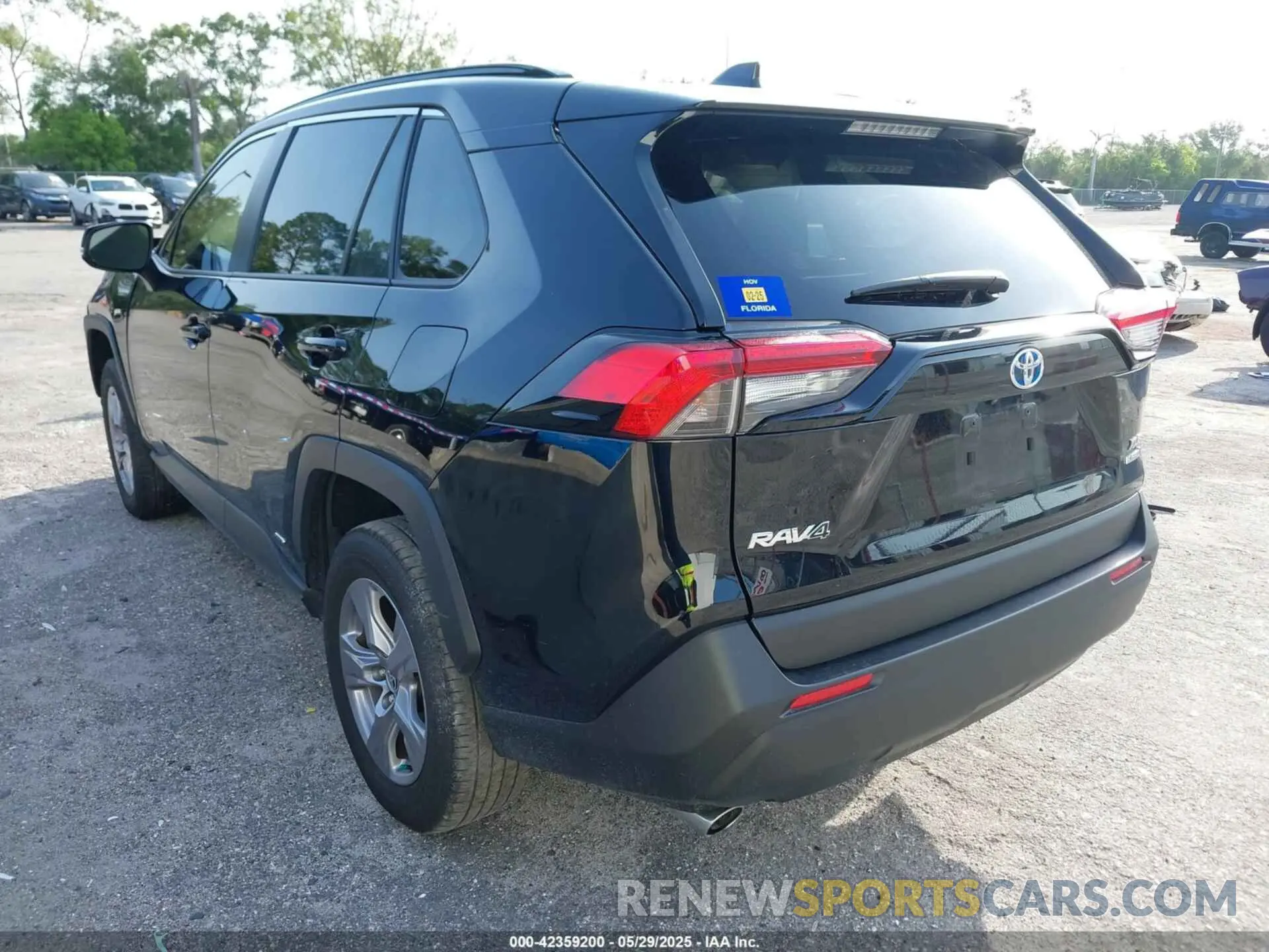 3 Фотография поврежденного автомобиля JTMRWRFV6RJ059378 TOYOTA RAV4 HYBRID 2024