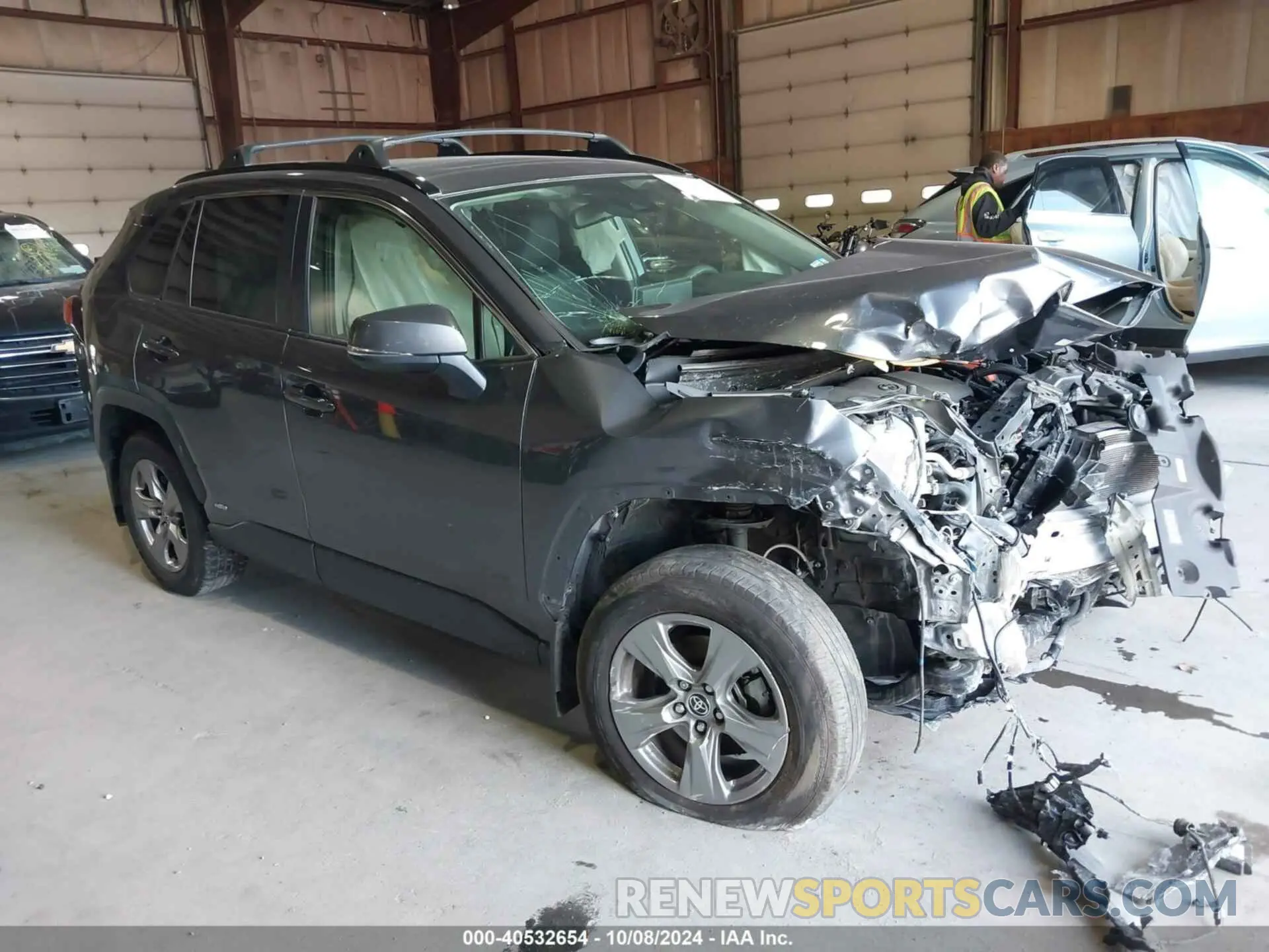 1 Фотография поврежденного автомобиля JTMRWRFV7RD236728 TOYOTA RAV4 HYBRID 2024