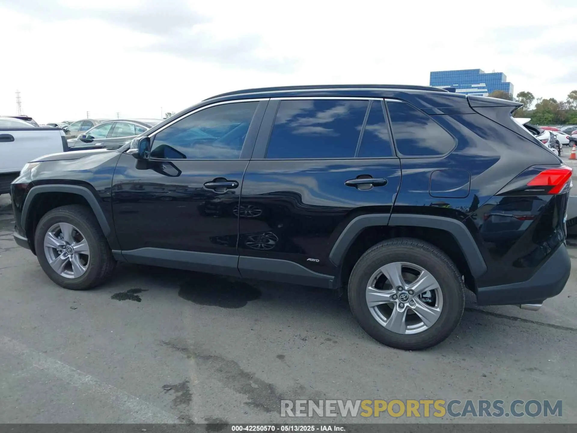 14 Photograph of a damaged car 2T3MWRFV9SW262802 TOYOTA RAV4 HYBRID 2025
