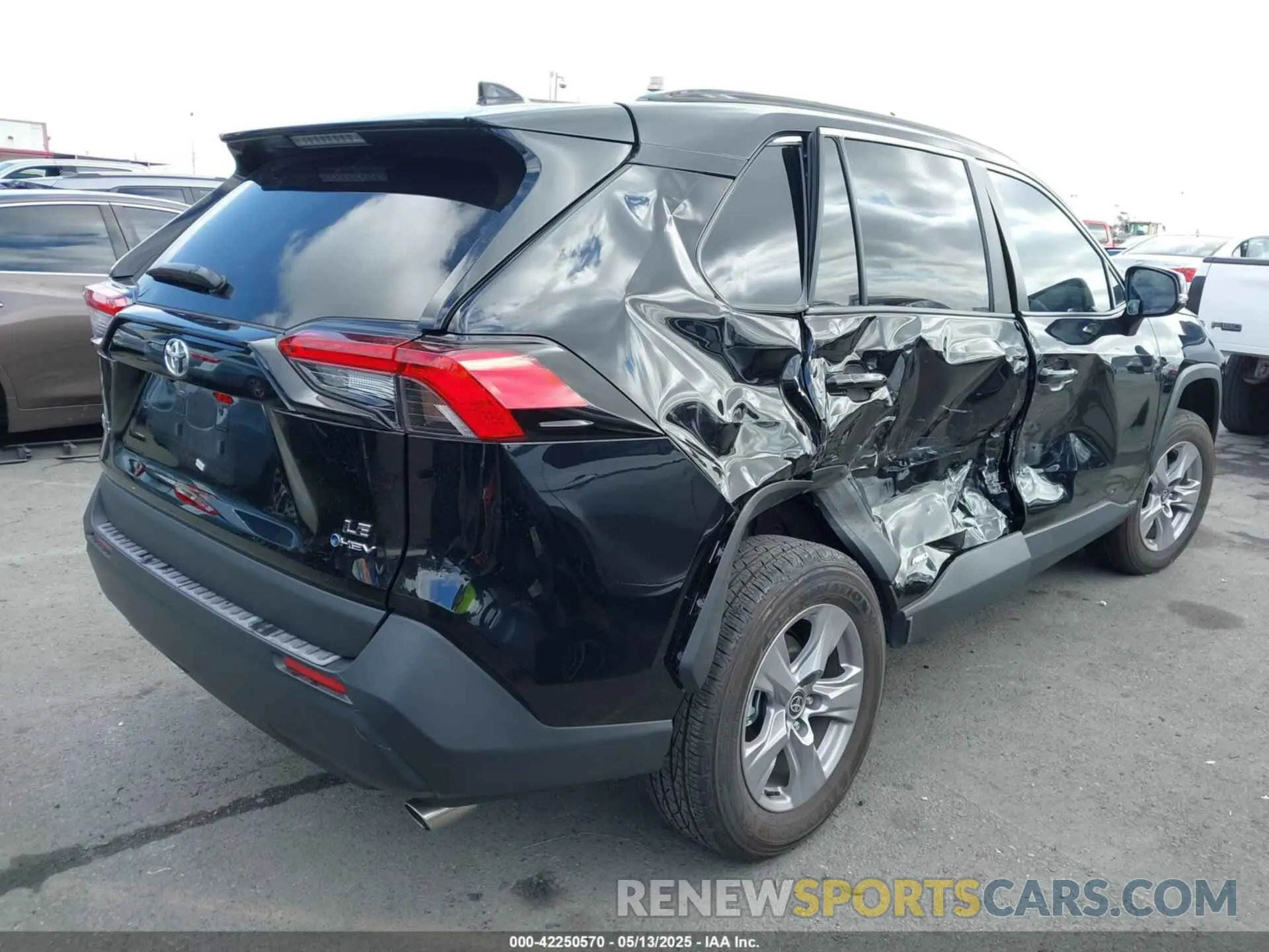 4 Photograph of a damaged car 2T3MWRFV9SW262802 TOYOTA RAV4 HYBRID 2025