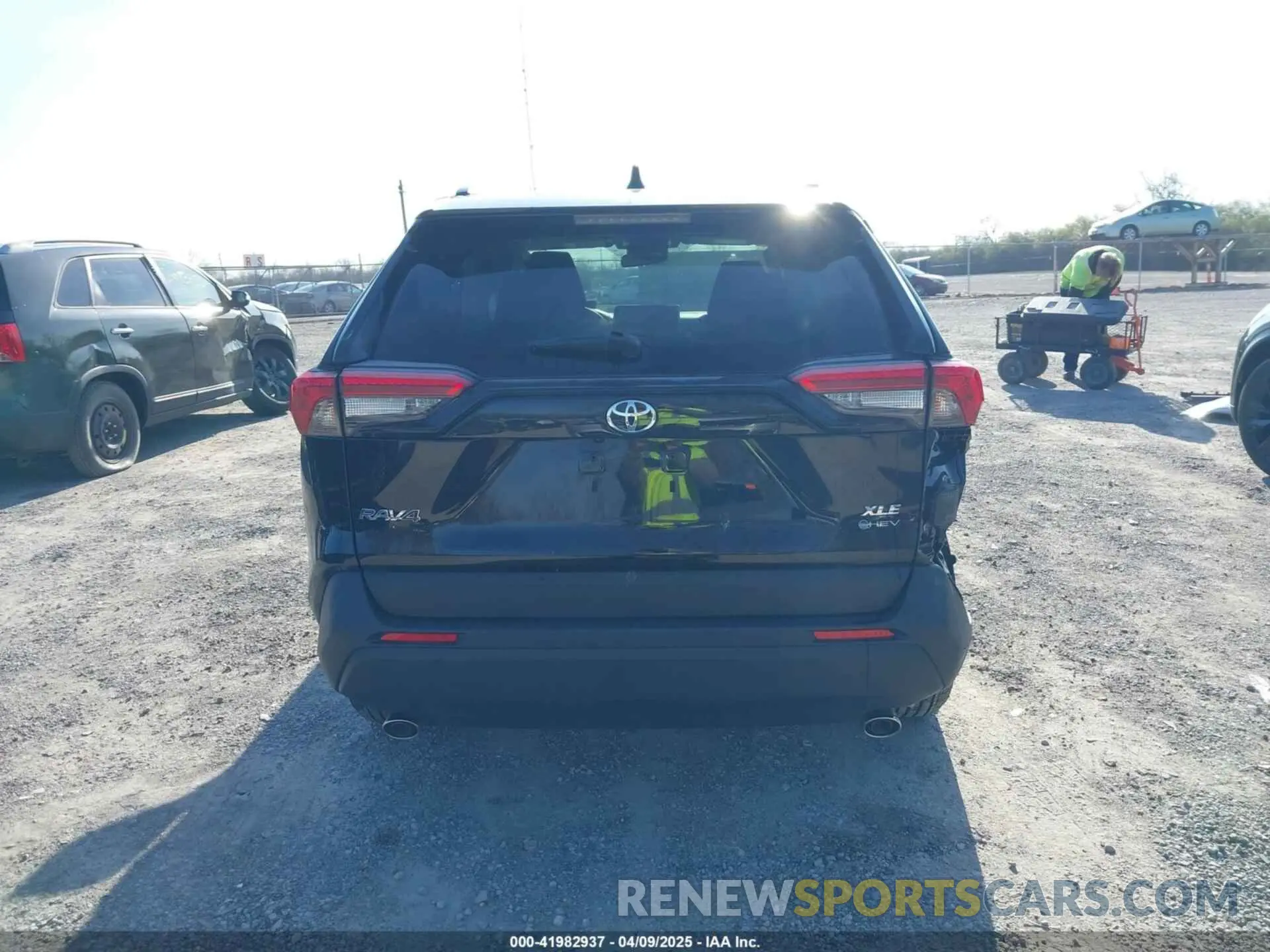 17 Photograph of a damaged car 2T3RWRFV6SW263671 TOYOTA RAV4 HYBRID 2025