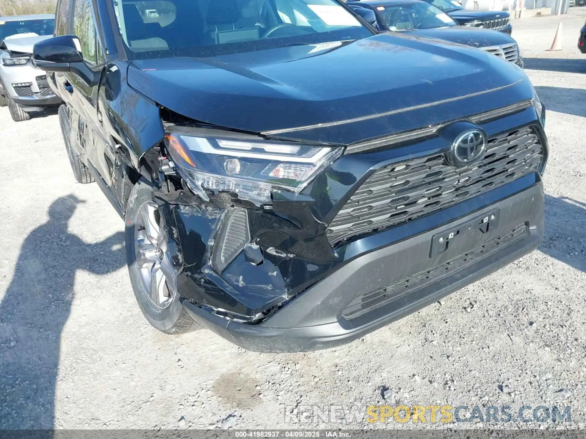 18 Photograph of a damaged car 2T3RWRFV6SW263671 TOYOTA RAV4 HYBRID 2025