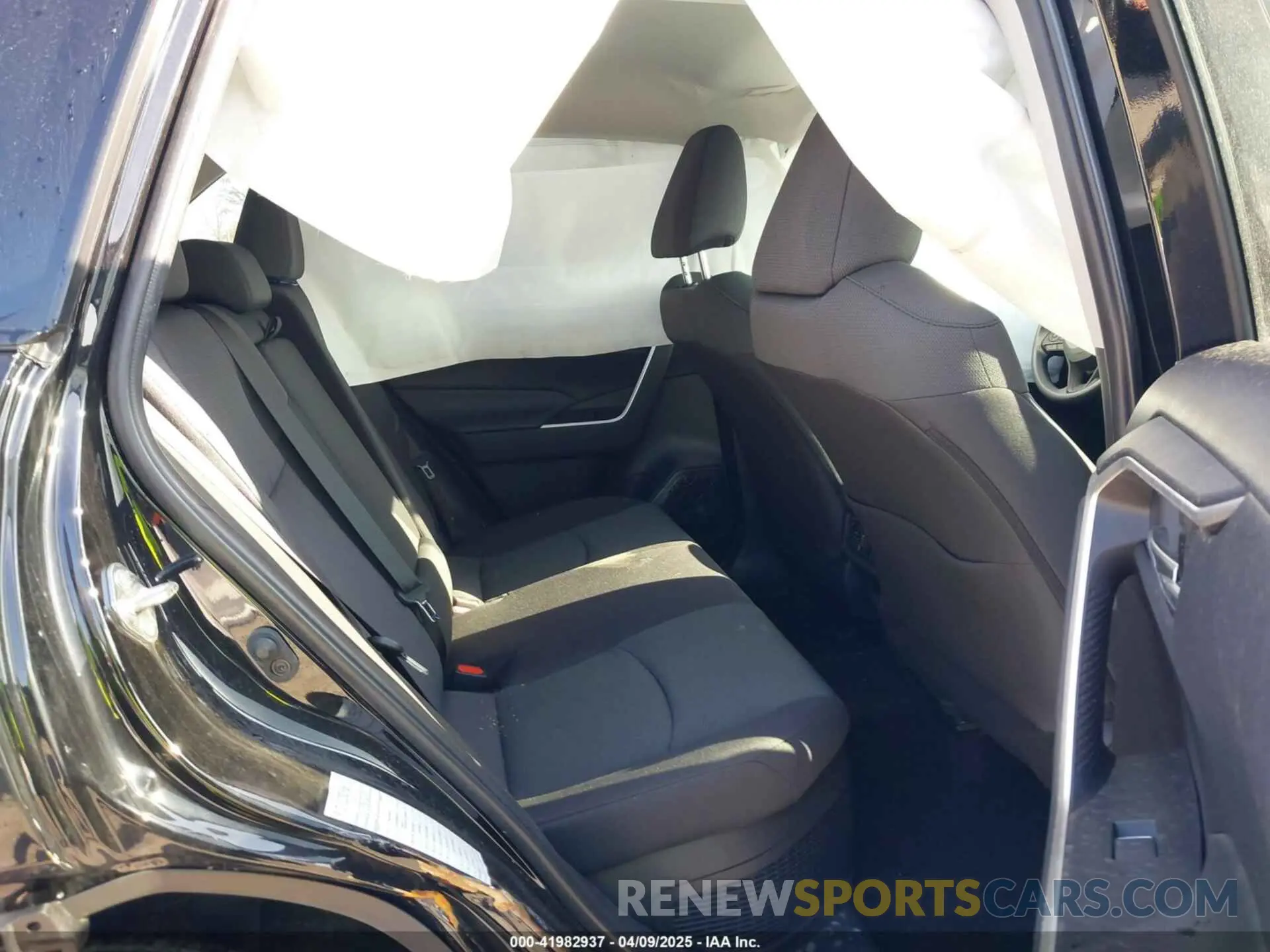 8 Photograph of a damaged car 2T3RWRFV6SW263671 TOYOTA RAV4 HYBRID 2025