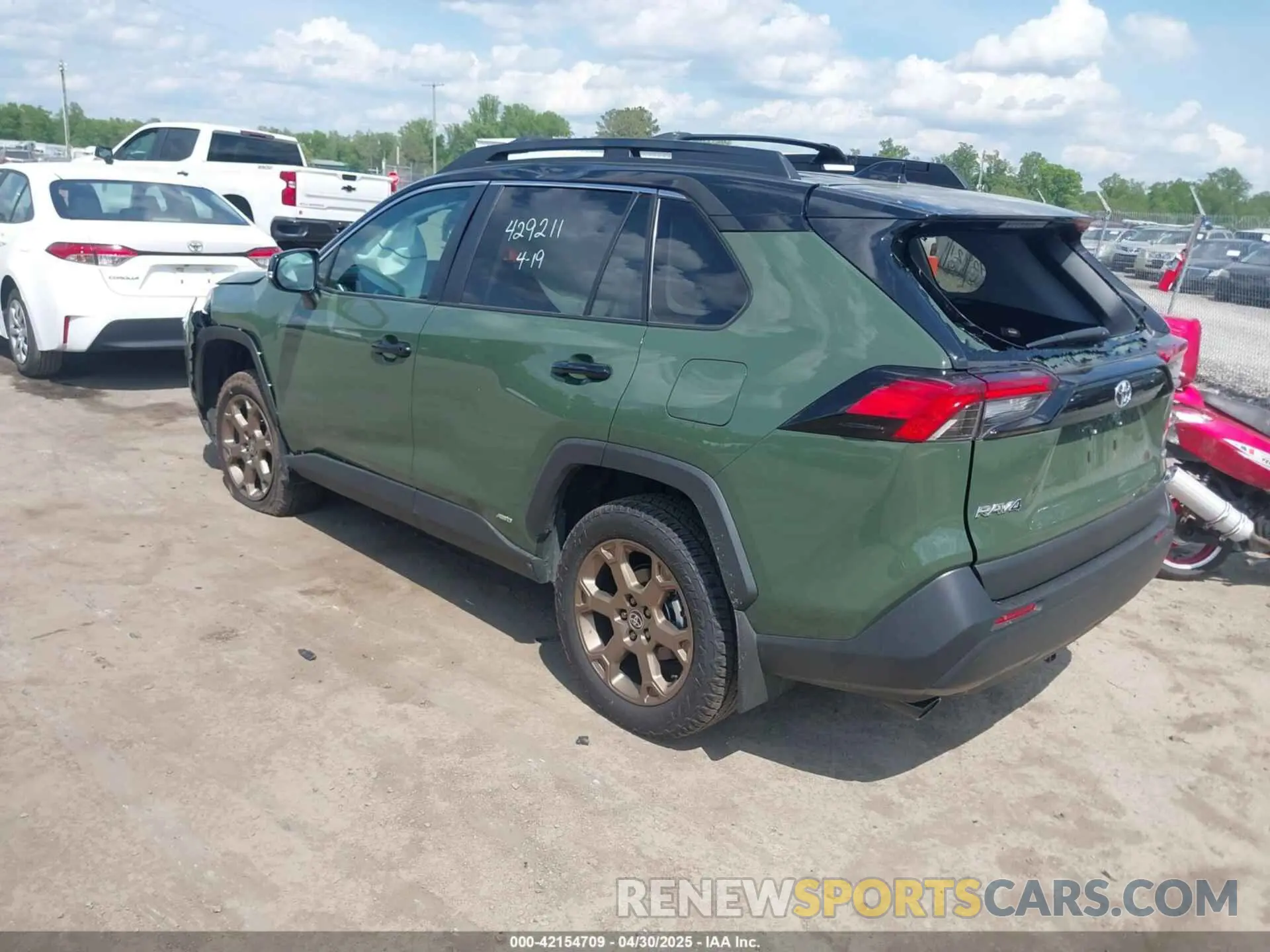 3 Photograph of a damaged car 2T3UWRFV1SW275883 TOYOTA RAV4 HYBRID 2025
