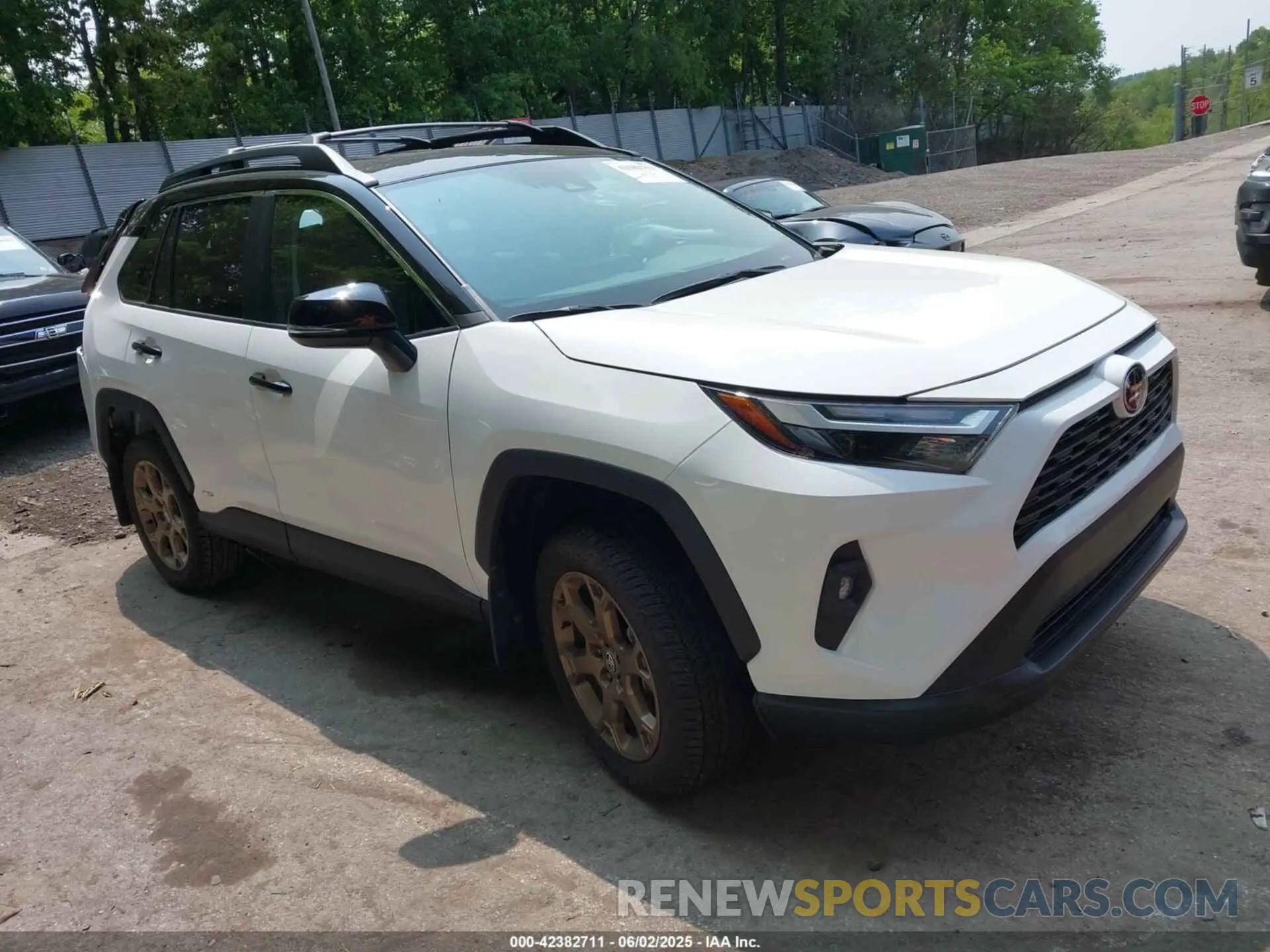 1 Фотография поврежденного автомобиля 2T3UWRFV3SW262939 TOYOTA RAV4 HYBRID 2025