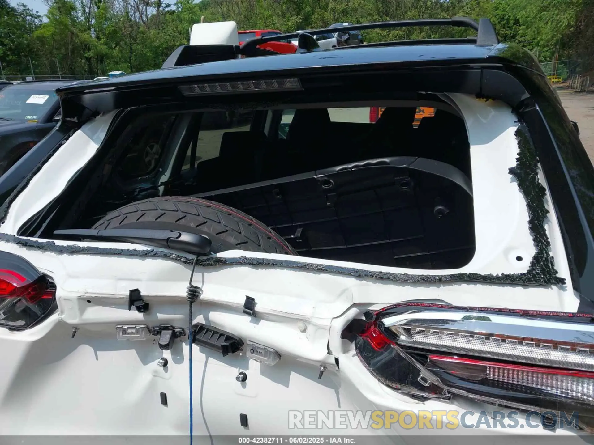 18 Фотография поврежденного автомобиля 2T3UWRFV3SW262939 TOYOTA RAV4 HYBRID 2025