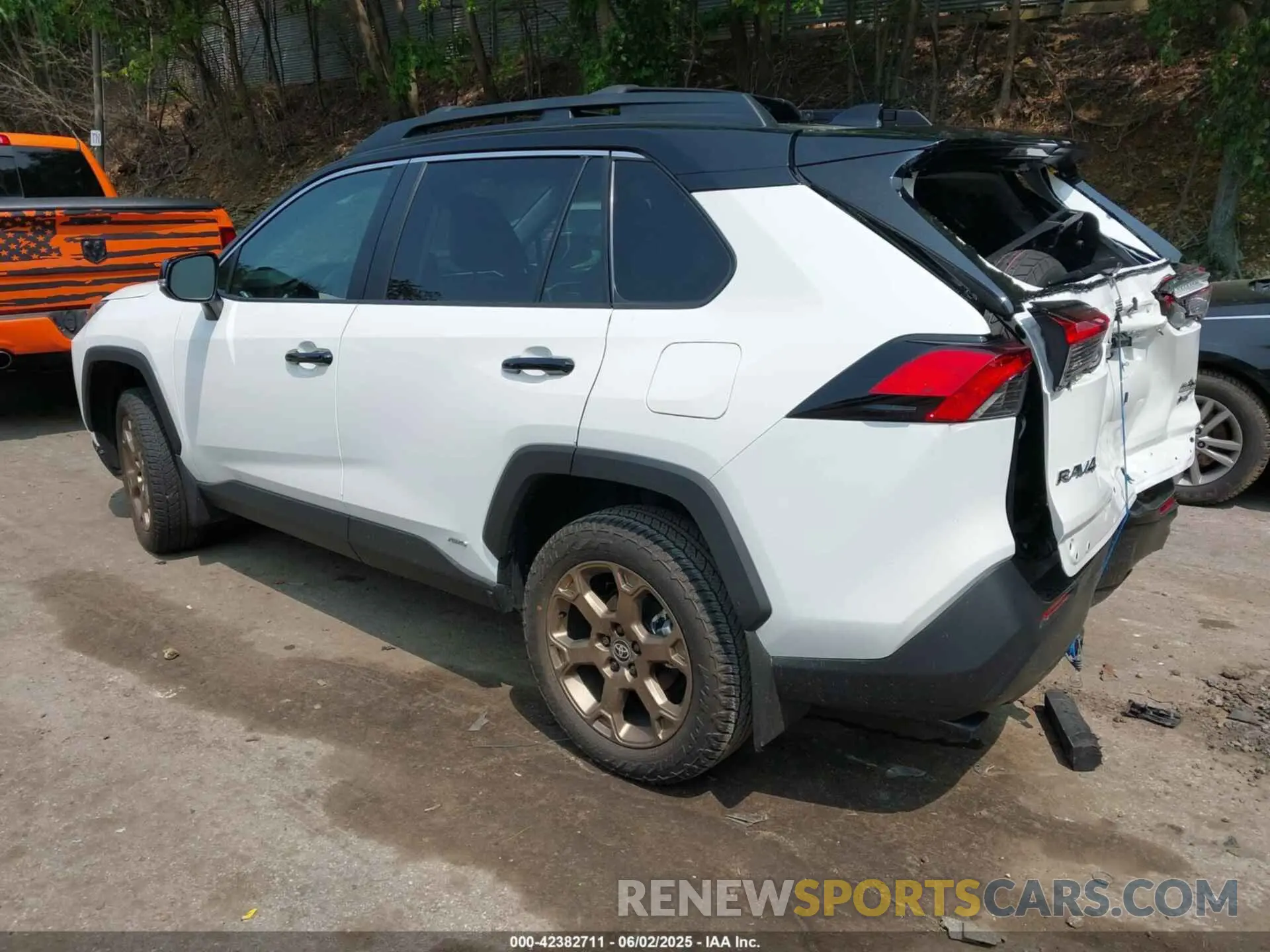 3 Фотография поврежденного автомобиля 2T3UWRFV3SW262939 TOYOTA RAV4 HYBRID 2025