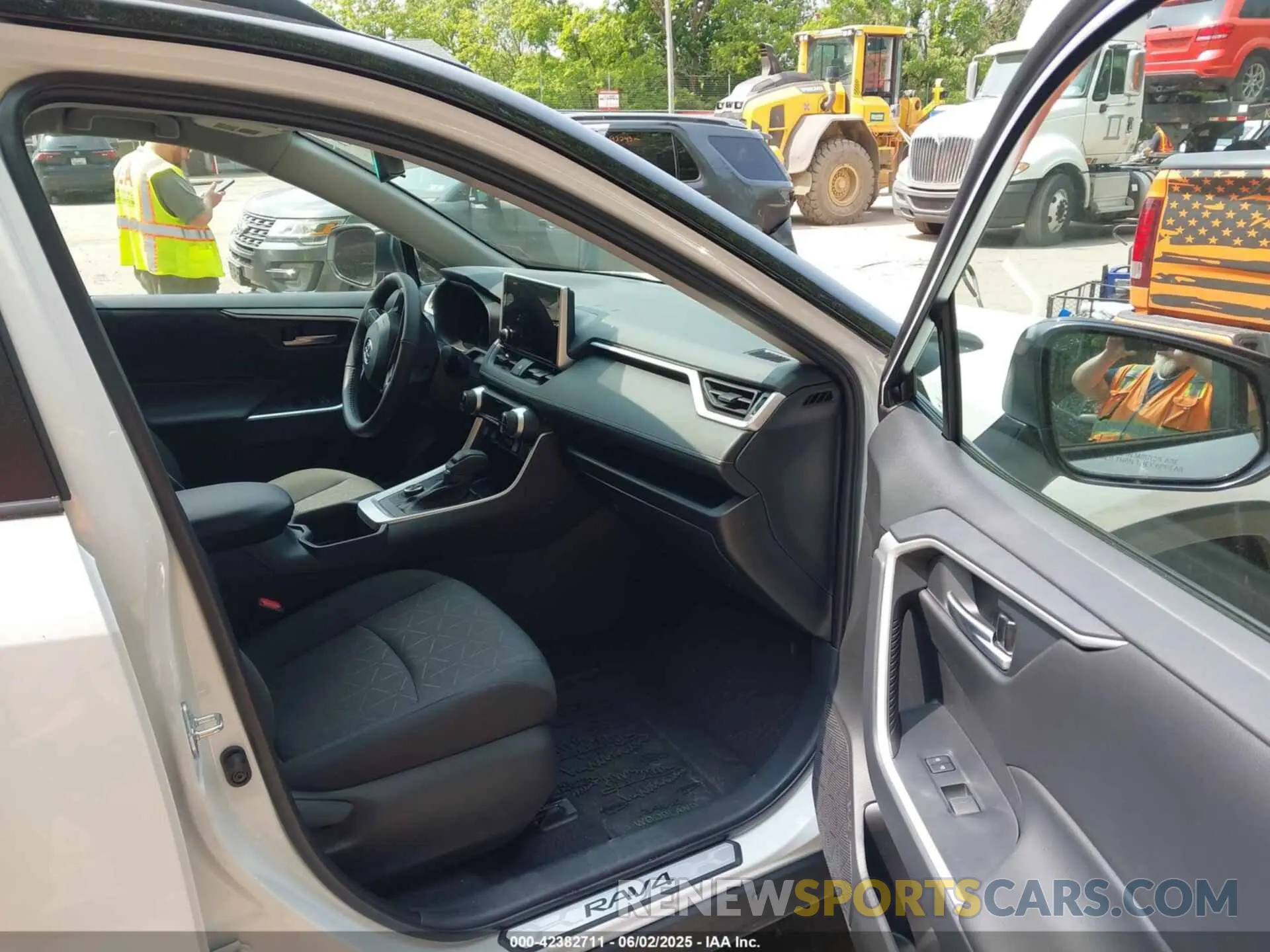 5 Фотография поврежденного автомобиля 2T3UWRFV3SW262939 TOYOTA RAV4 HYBRID 2025