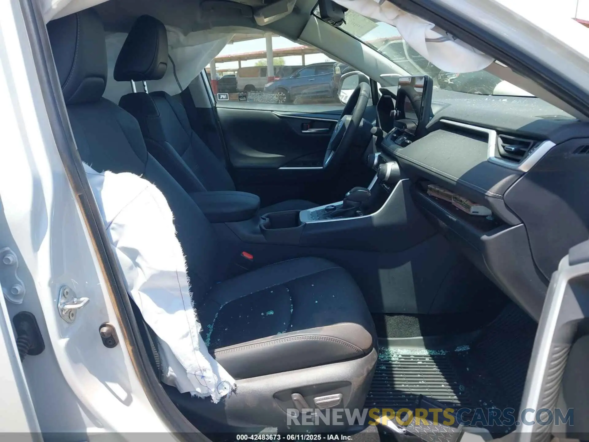 5 Photograph of a damaged car 4T3D6RFV6SU177139 TOYOTA RAV4 HYBRID 2025