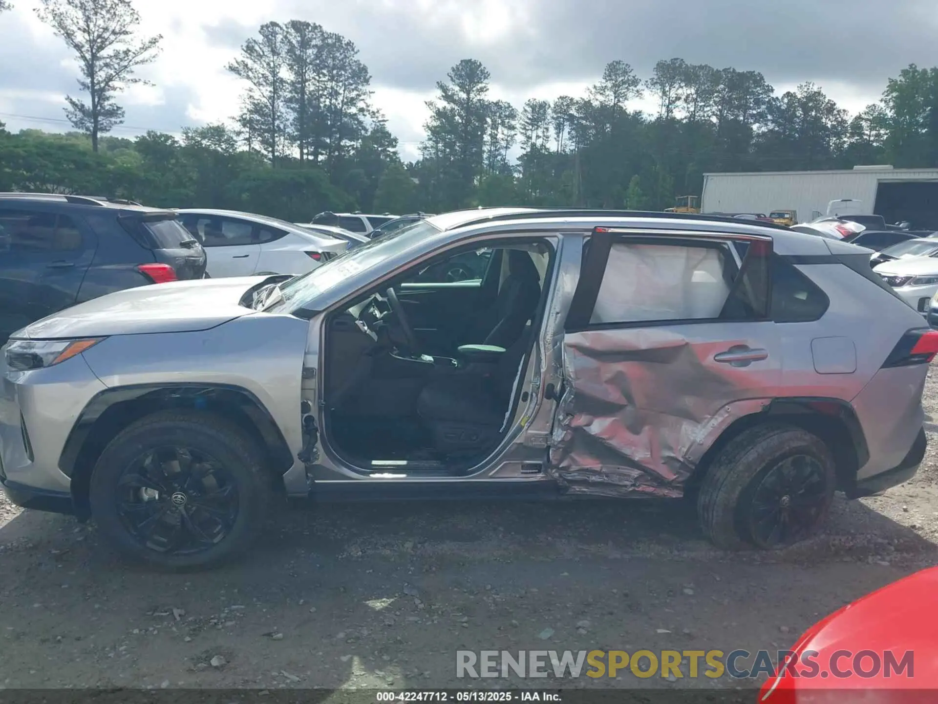 13 Photograph of a damaged car 4T3T6RFV5SU183462 TOYOTA RAV4 HYBRID 2025