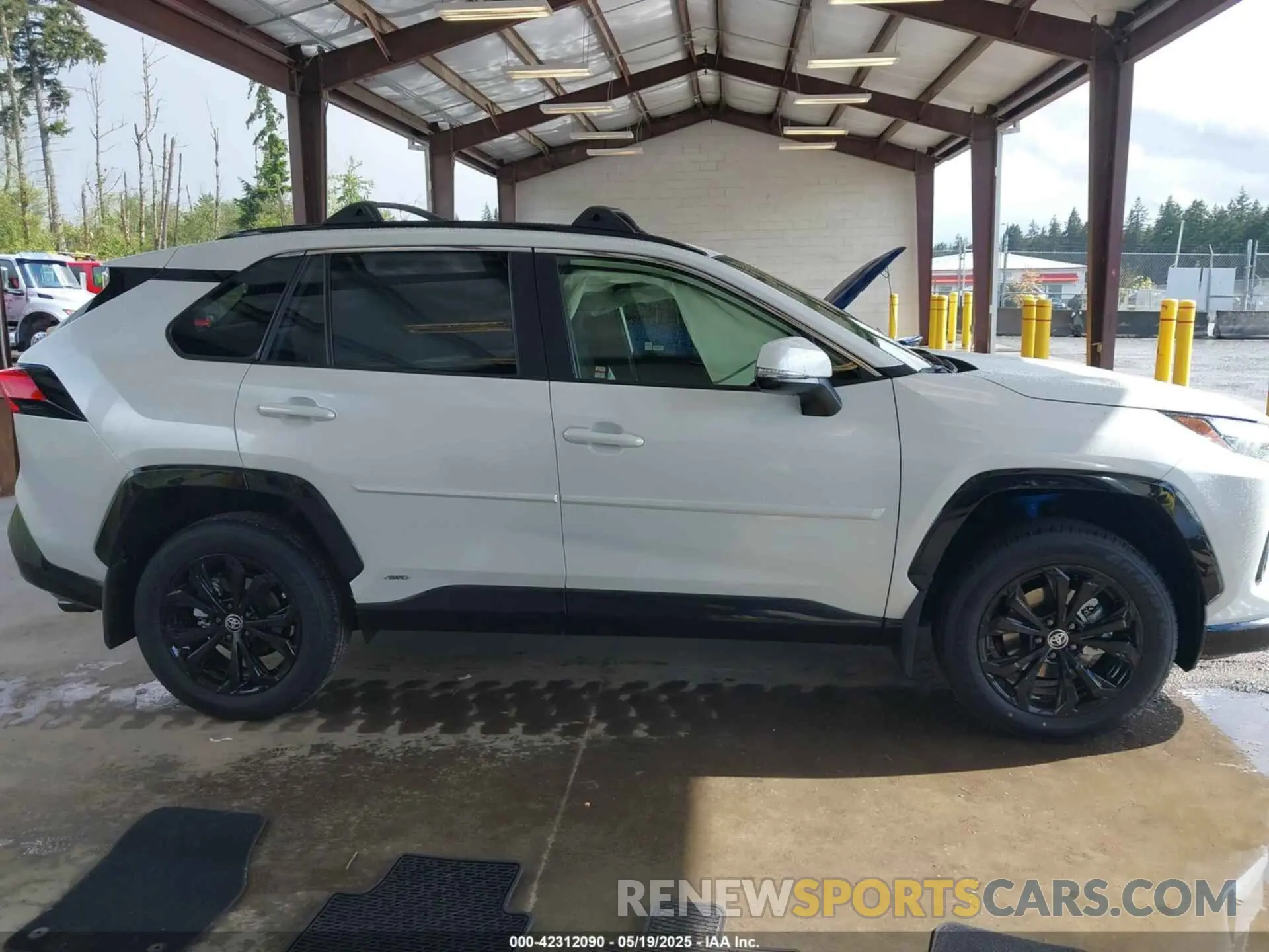 13 Photograph of a damaged car JTM16RFV5SJ076434 TOYOTA RAV4 HYBRID 2025