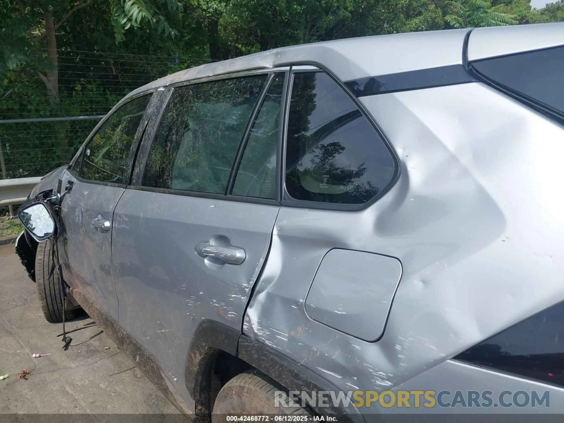13 Photograph of a damaged car JTMRWRFV2SD600236 TOYOTA RAV4 HYBRID 2025