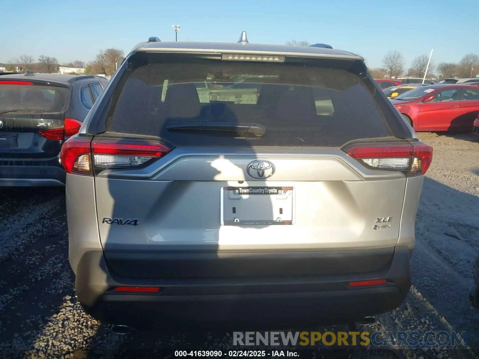 17 Photograph of a damaged car JTMRWRFV6SJ064683 TOYOTA RAV4 HYBRID 2025
