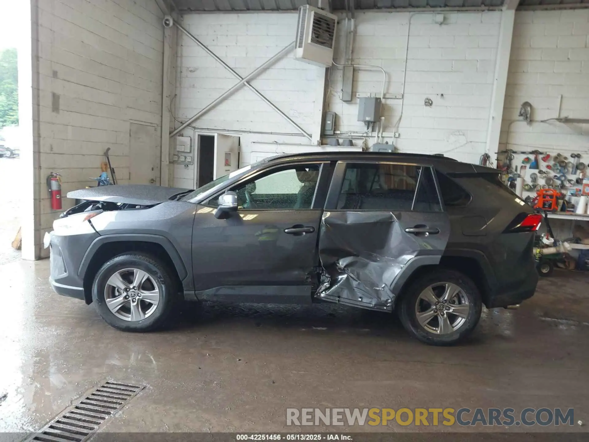 14 Photograph of a damaged car JTMRWRFV8SJ063275 TOYOTA RAV4 HYBRID 2025